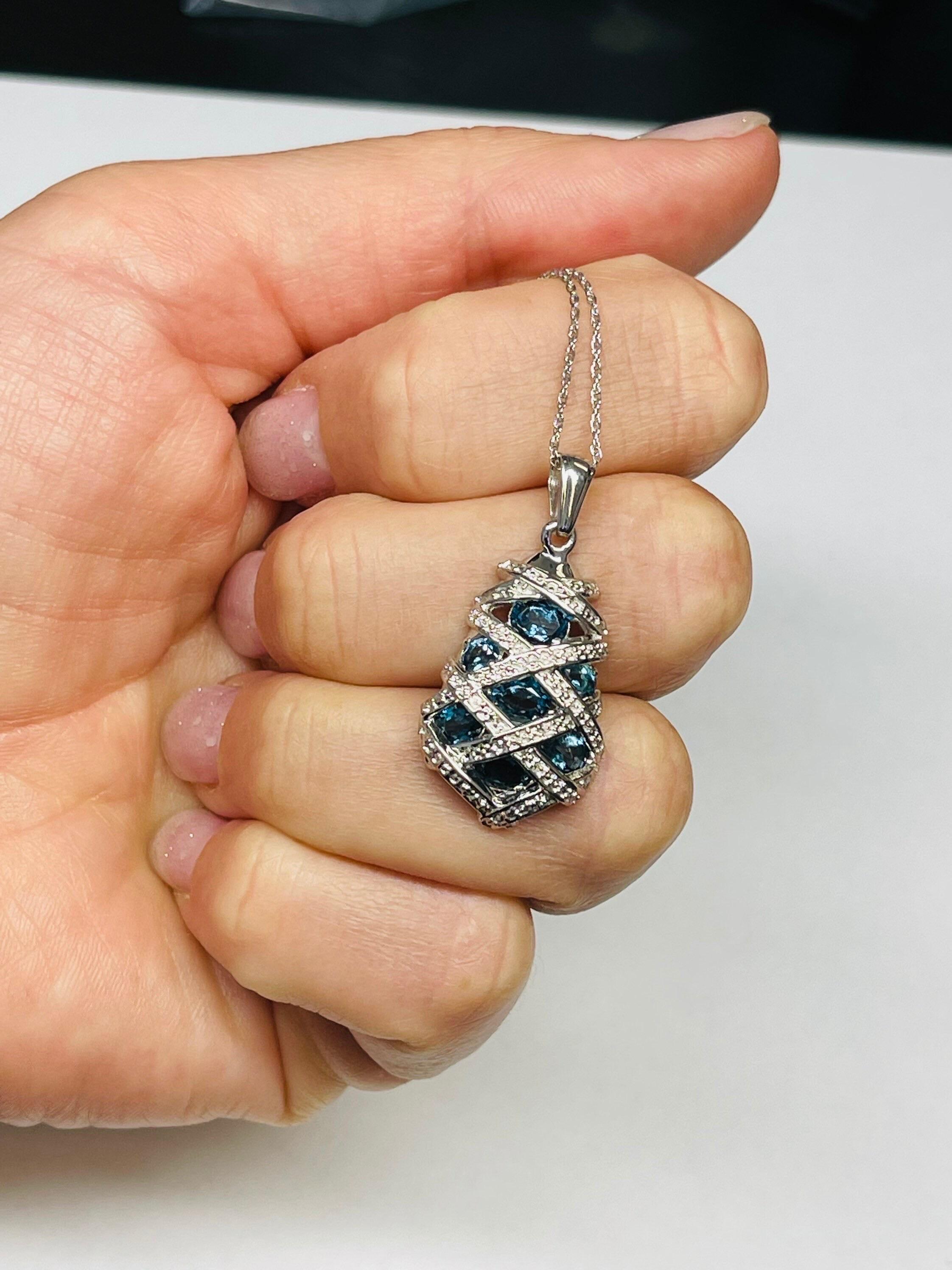 Oval Cut London topaz pendant necklace Bee Hive 18KT white gold necklace For Sale