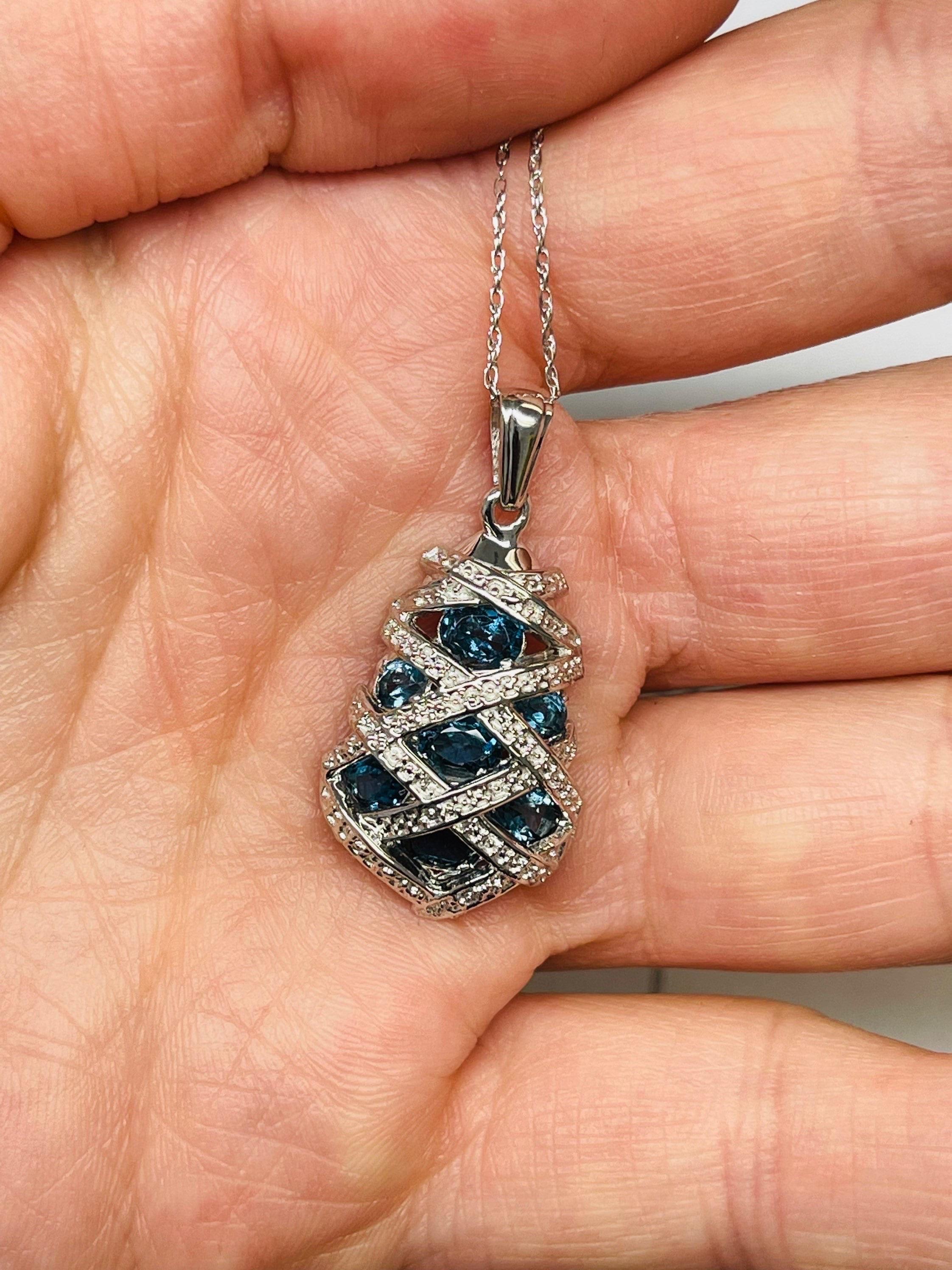 Women's or Men's London topaz pendant necklace Bee Hive 18KT white gold necklace For Sale