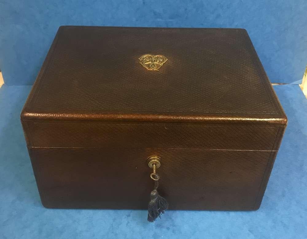 London Victorian 1863 Leather Vanity Box 4