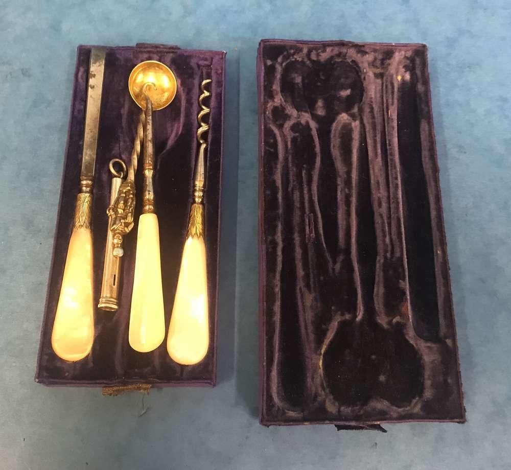 London Victorian 1863 Leather Vanity Box In Good Condition In Windsor, Berkshire