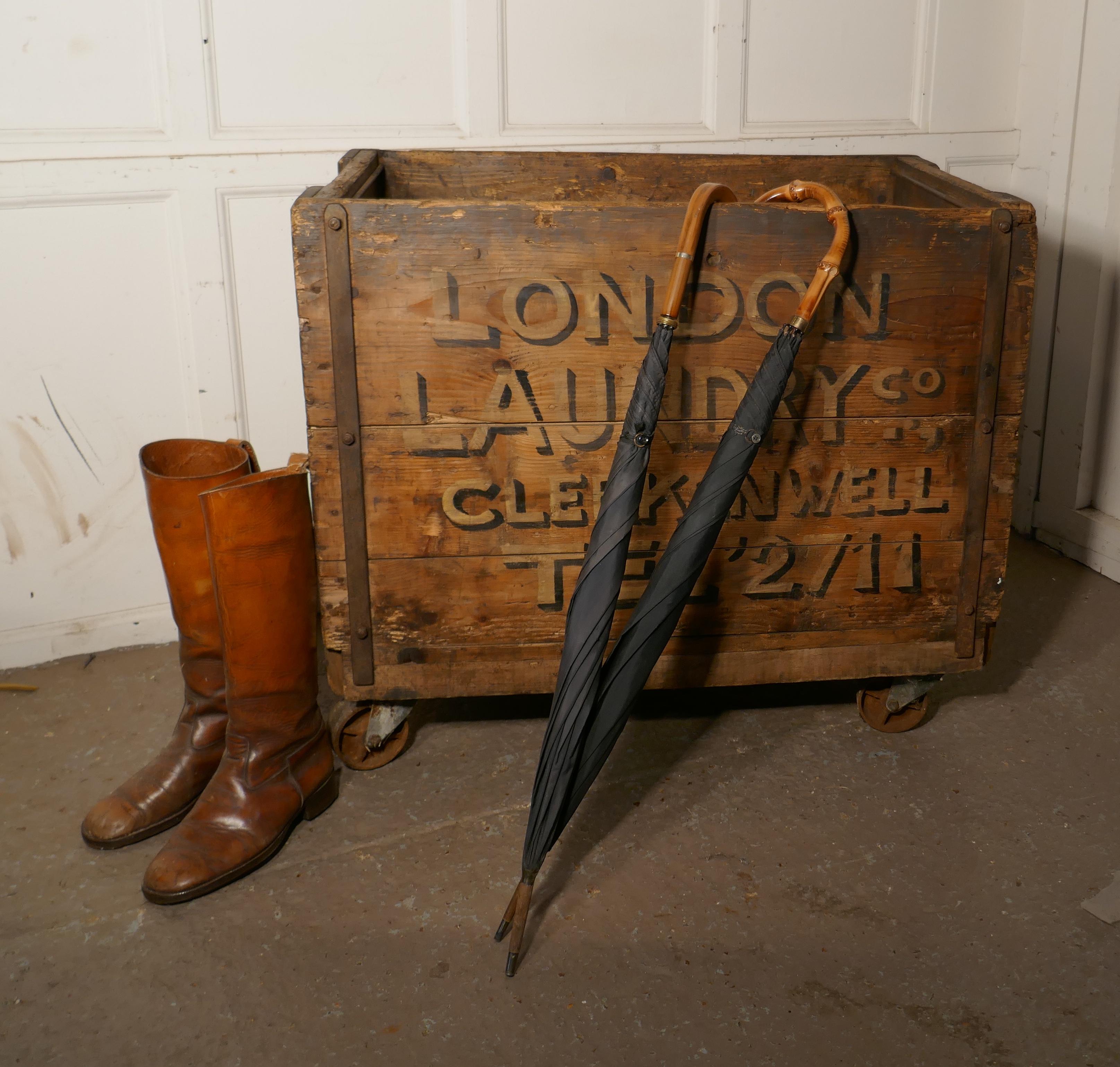 London Wooden Hotel Laundry Trolley Cart In Good Condition In Godshill, Isle of Wight