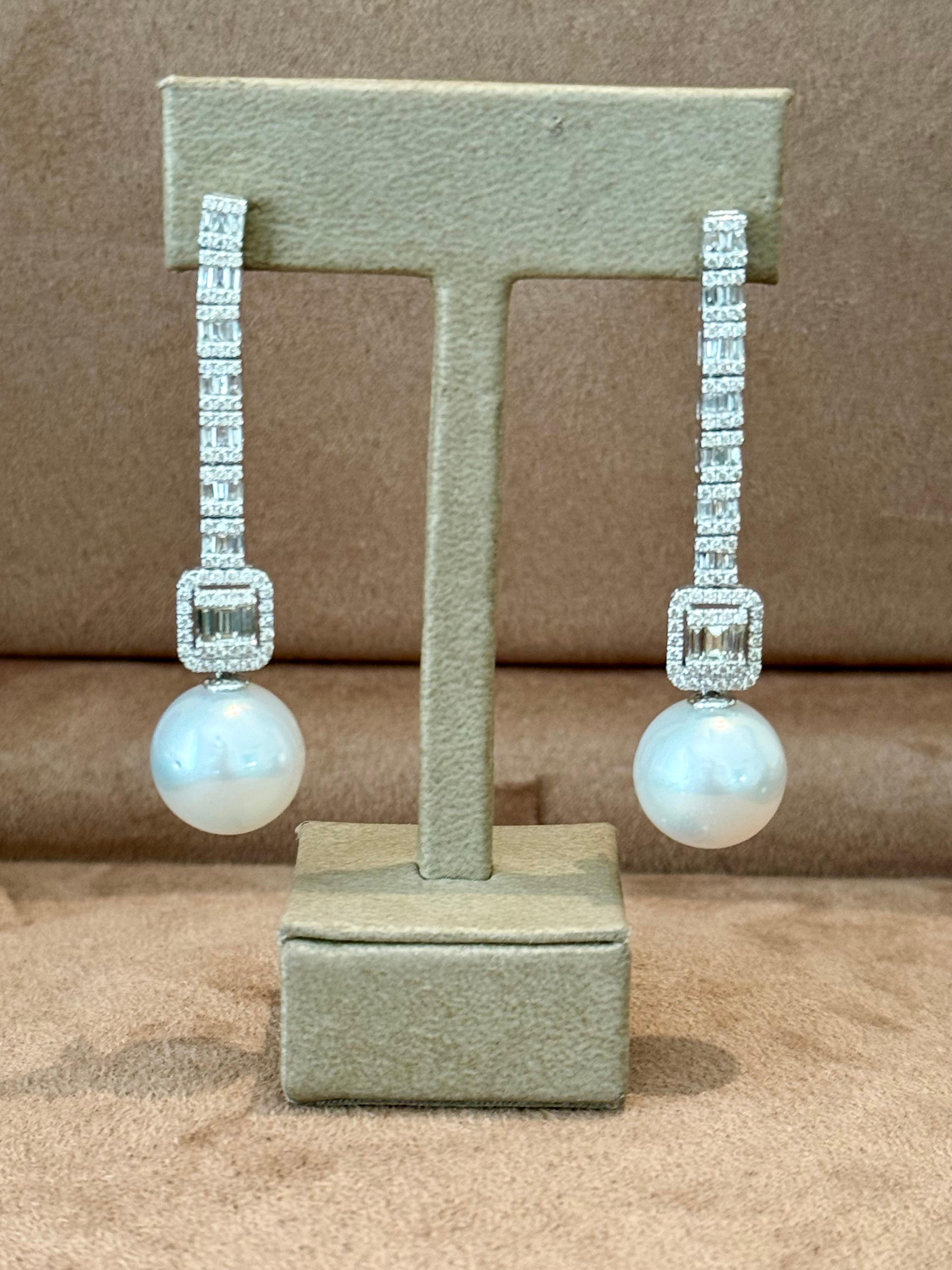 Taglio brillante Orecchini a goccia lunghi in oro bianco 18 K. con diamanti dei mari del Sud in vendita