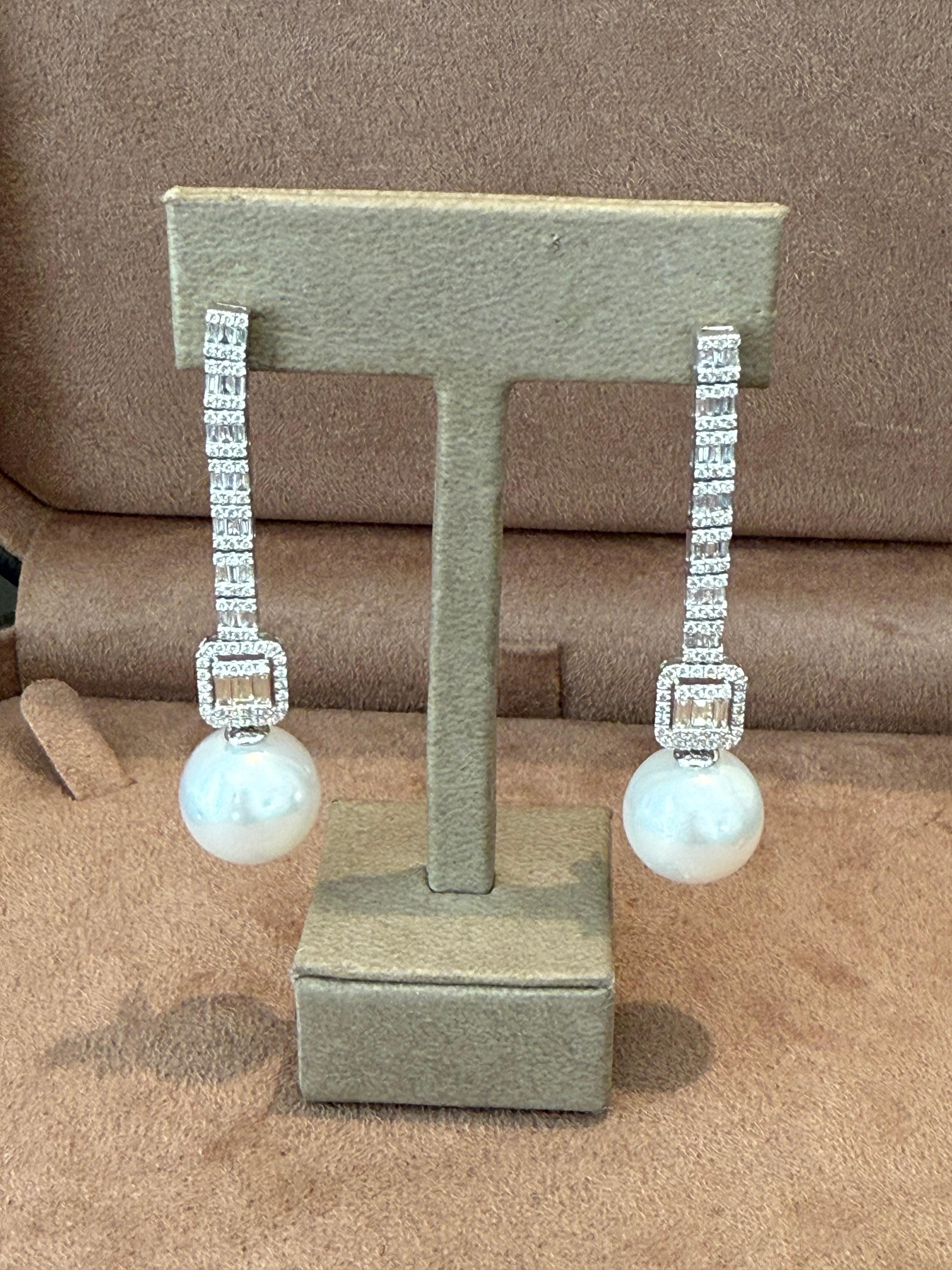 Orecchini a goccia lunghi in oro bianco 18 K. con diamanti dei mari del Sud In condizioni Nuovo in vendita a Zurich, Zollstrasse