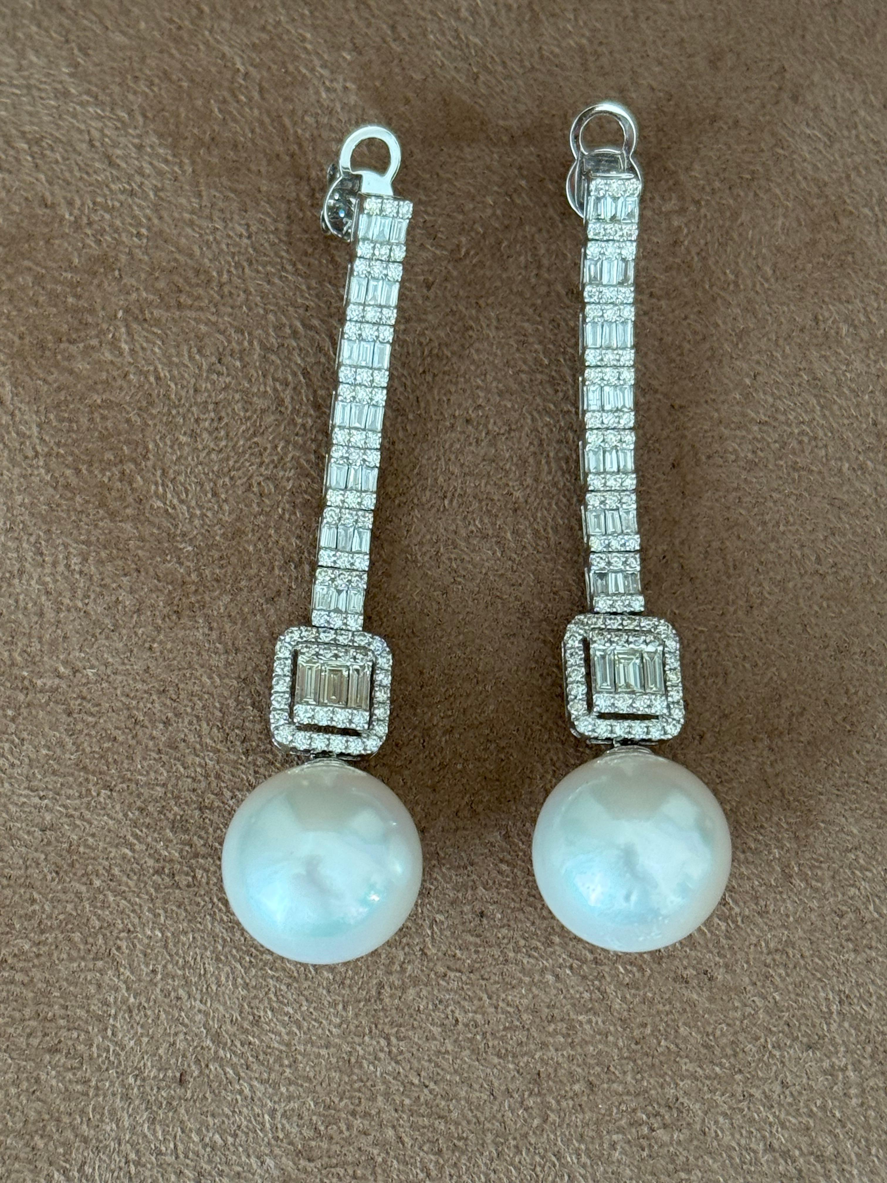 Uomo Orecchini a goccia lunghi in oro bianco 18 K. con diamanti dei mari del Sud in vendita