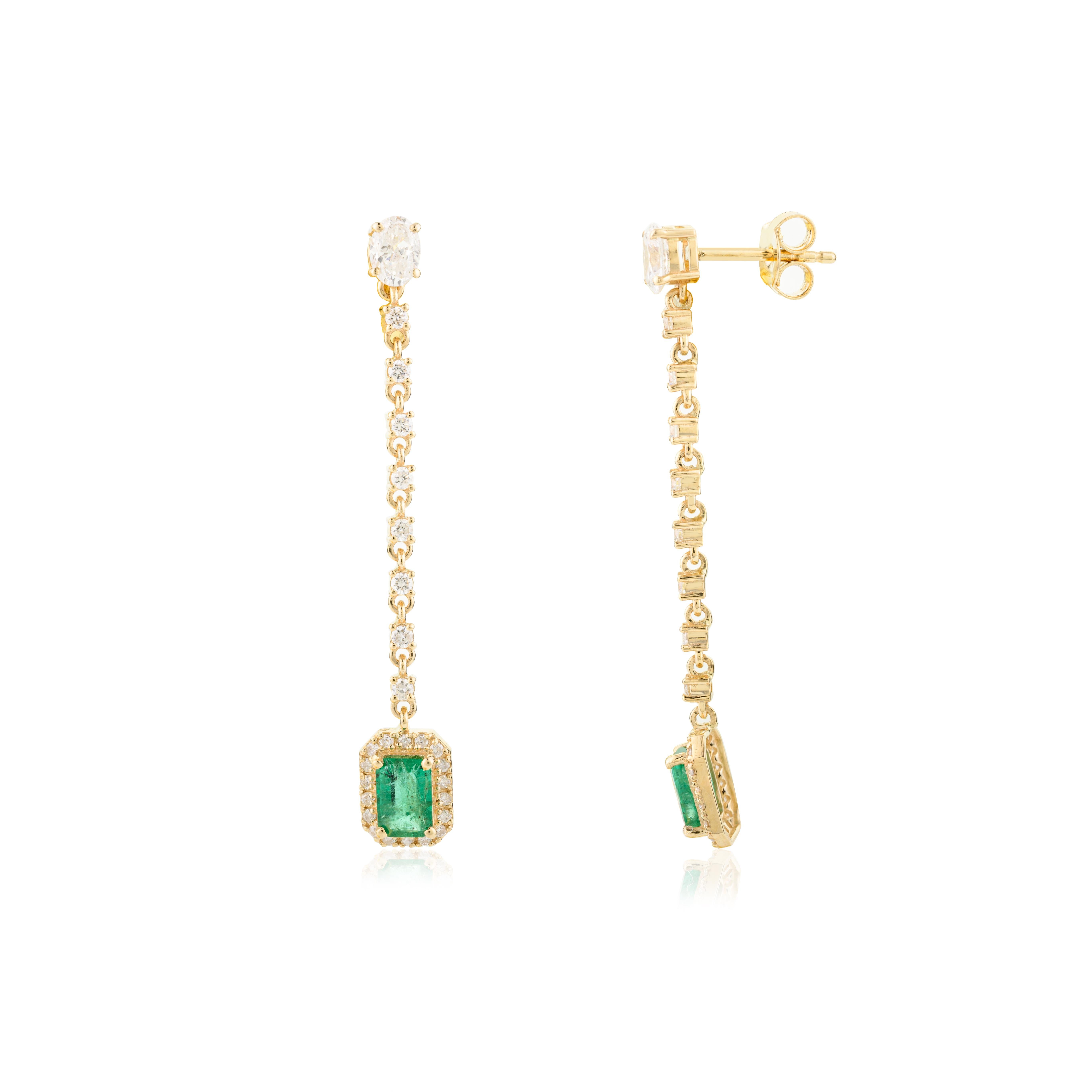 Orecchini pendenti lunghi in oro giallo massiccio 18k con diamante smeraldo reale In condizioni Nuovo in vendita a New York, NY