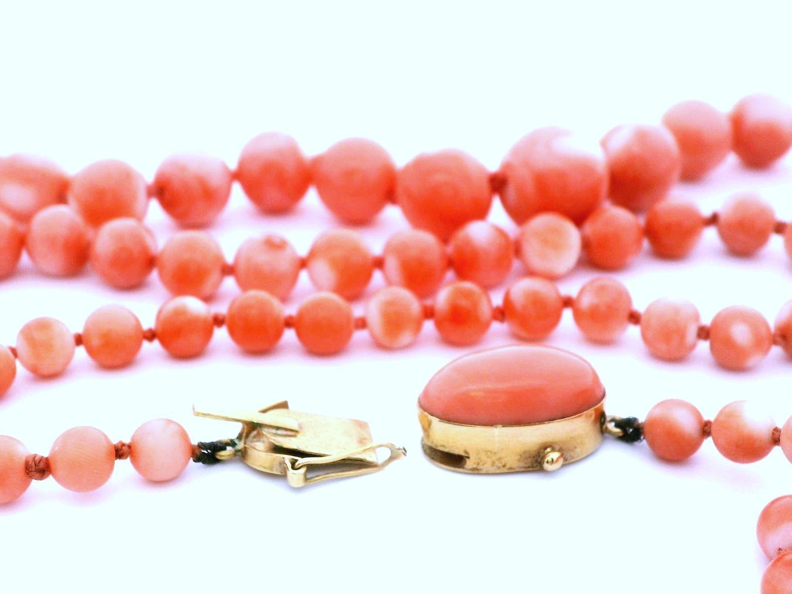 Long 18k Yellow Gold Graduating Coral Bead Necklace In Good Condition For Sale In Lexington, KY