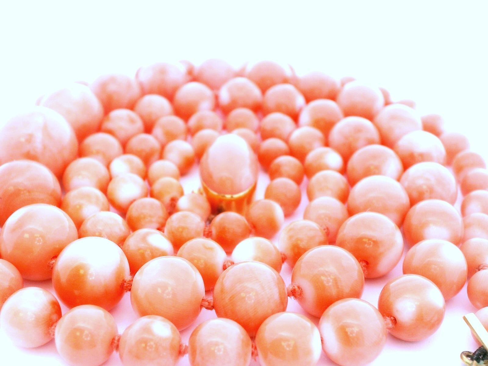 Long 18k Yellow Gold Graduating Coral Bead Necklace For Sale 2