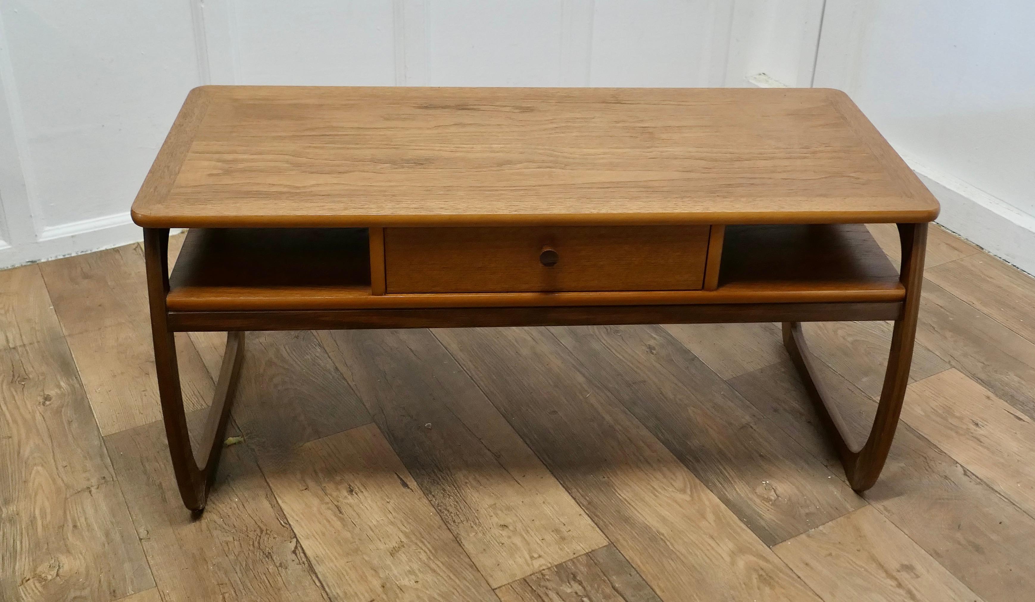 Mid-Century Modern Long 1950s Parker Knoll Cube Shape Coffee Table  This is a good sturdy table  For Sale