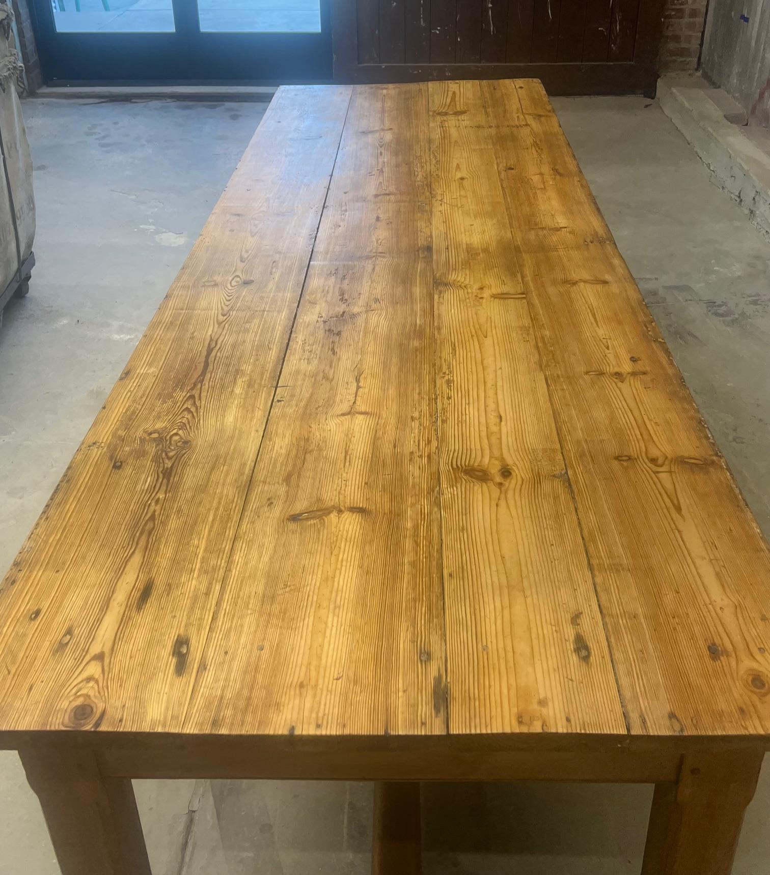 Longue table de couture / salle à manger française du 19e siècle en vente 4