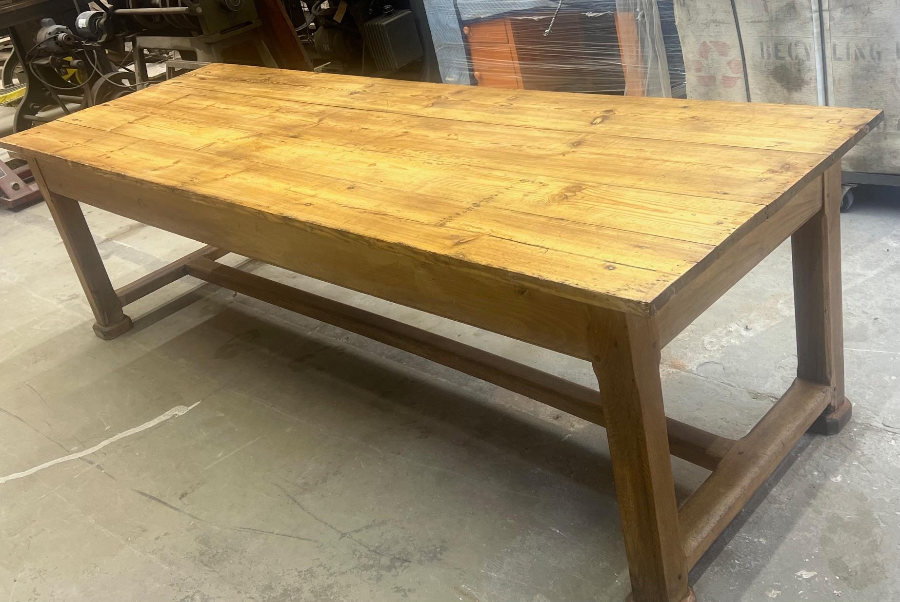 Longue table de couture / salle à manger française du 19e siècle en vente 5