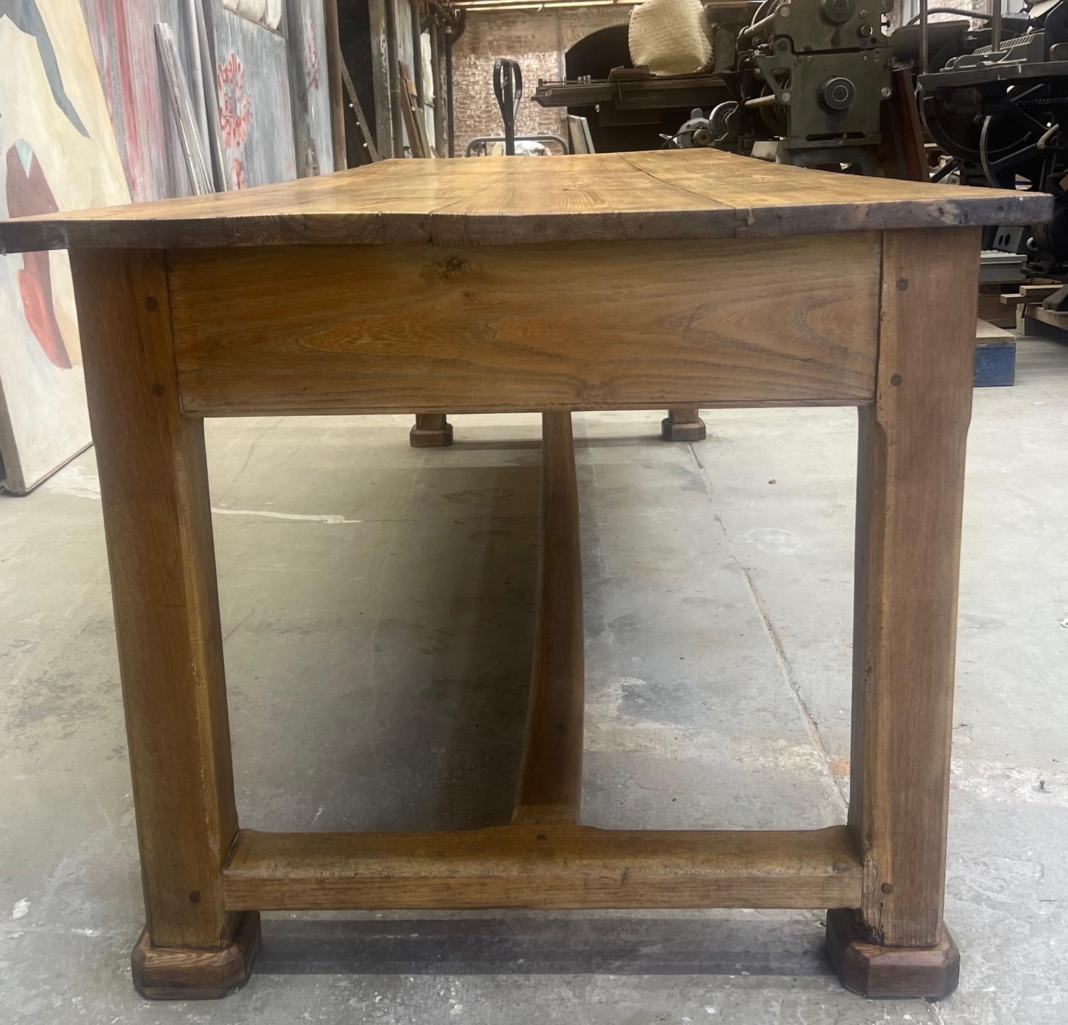 Longue table de couture / salle à manger française du 19e siècle en vente 6