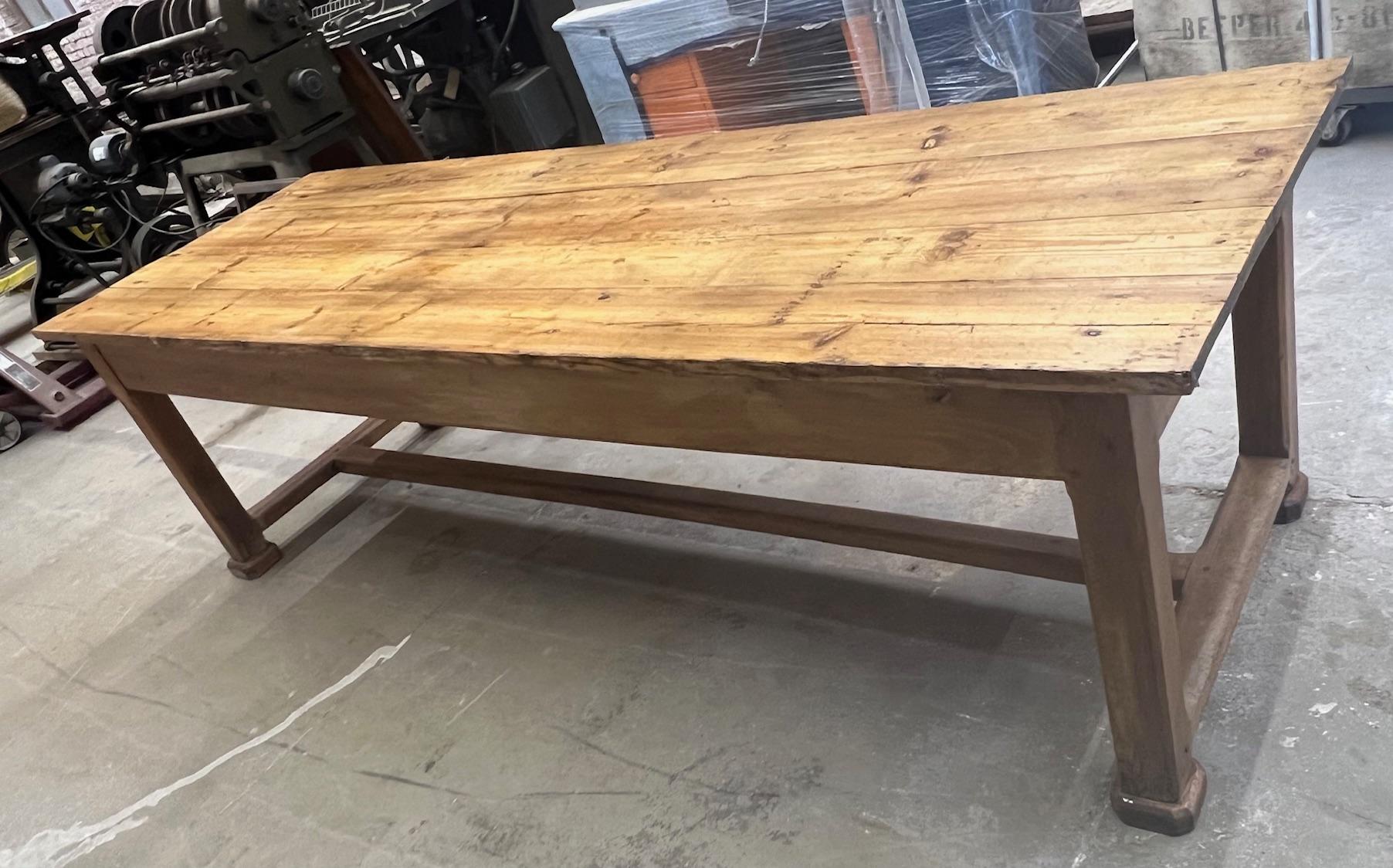 Français Longue table de couture / salle à manger française du 19e siècle en vente