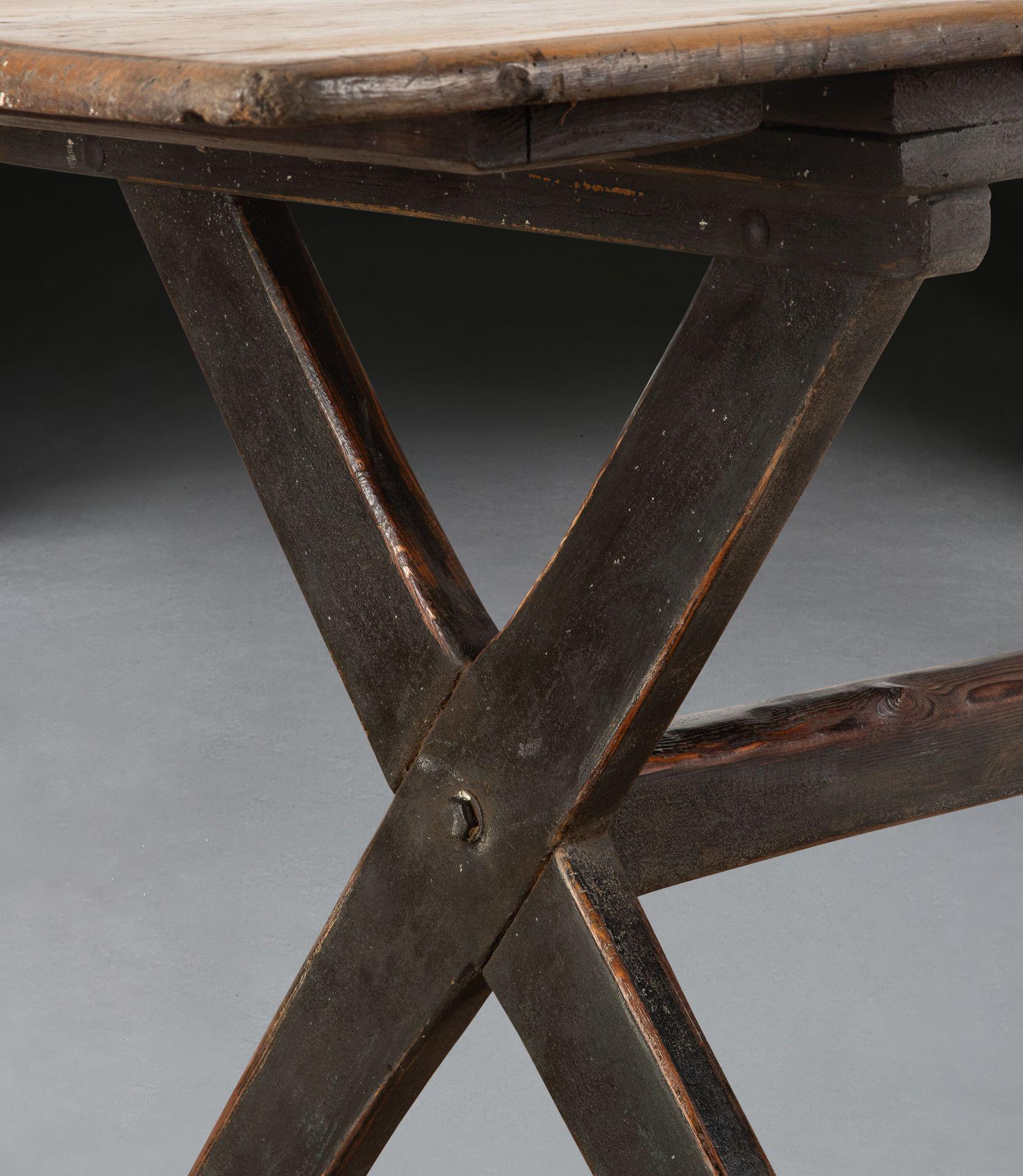 Mesa larga de taberna del siglo XIX en venta 4