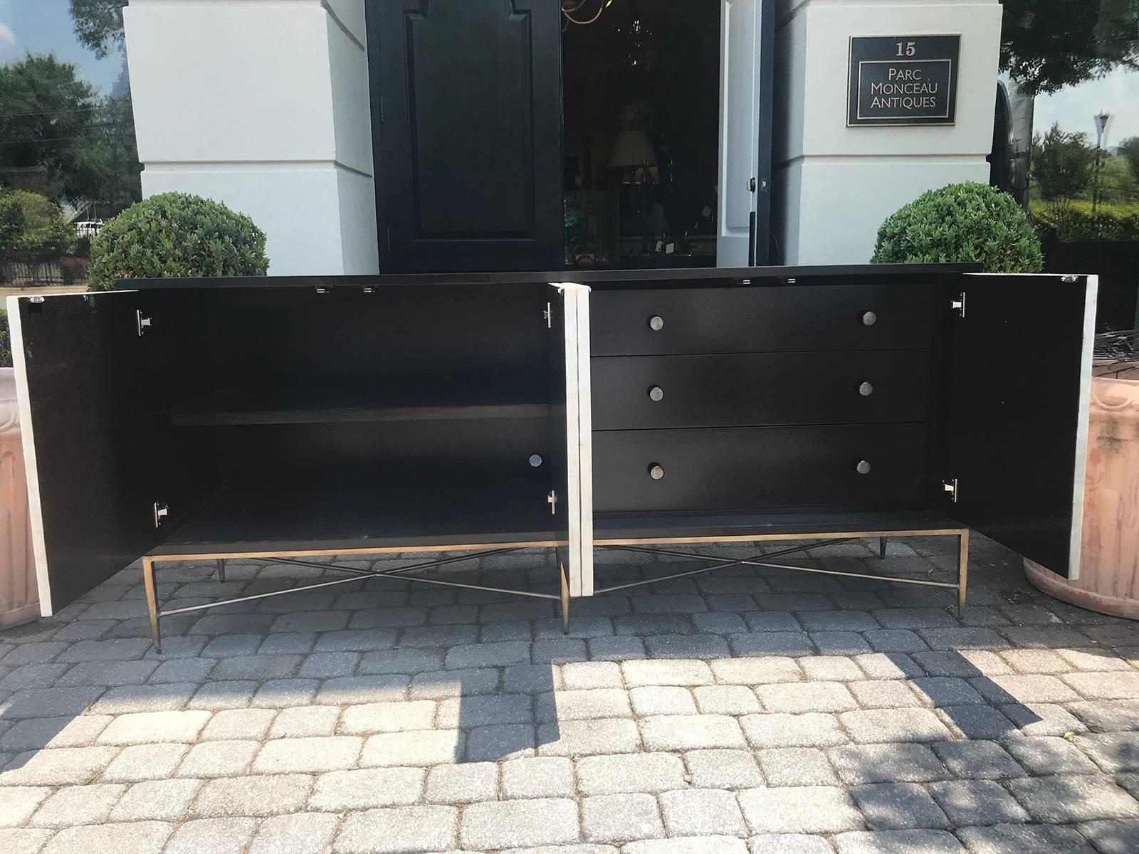 Lange Bernhardt Capiz Shell Inlay Credenza des 20. Jahrhunderts auf Messingfüßen 2