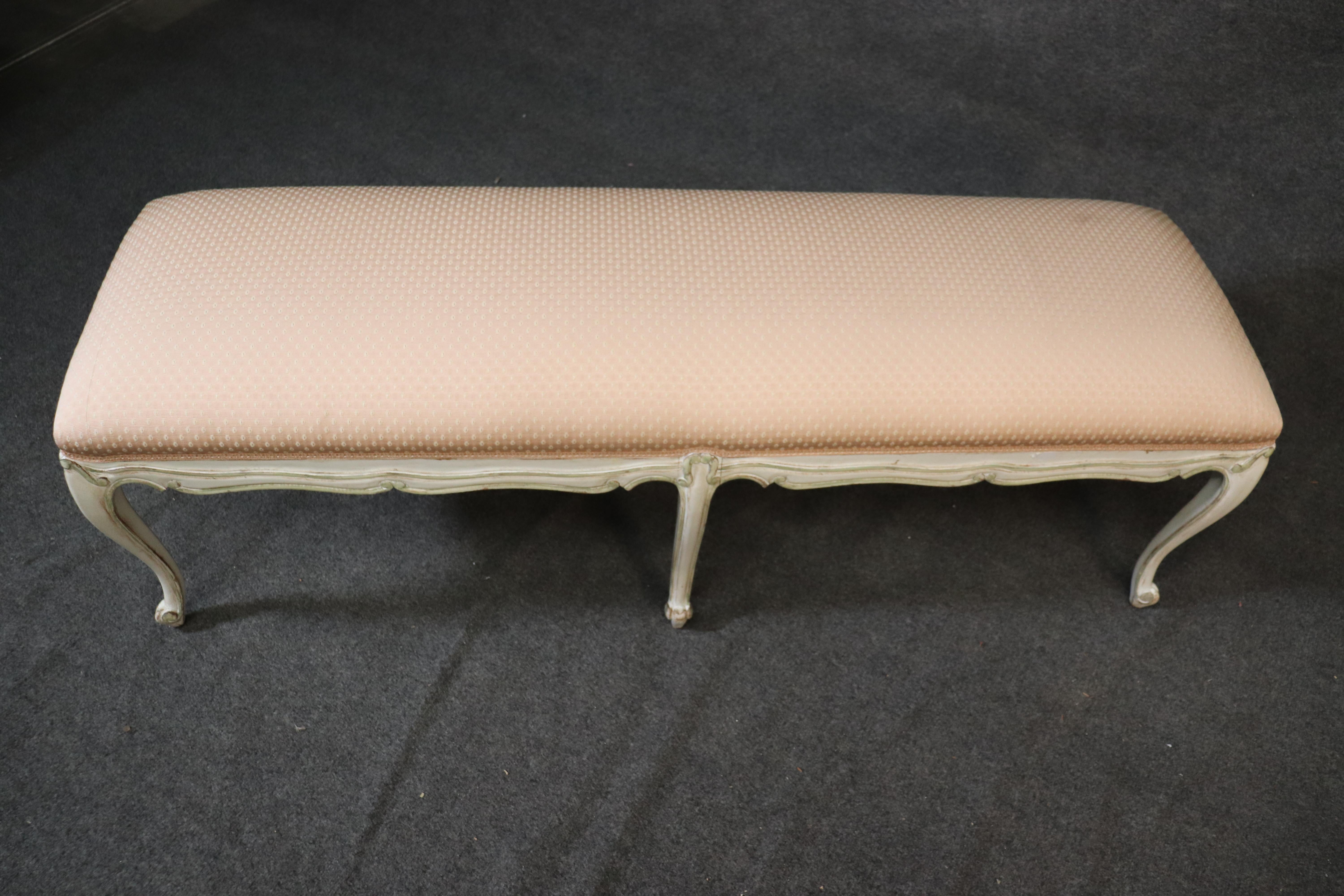 Long 6 Leg French Louis XV Style Painted Window Bench Stool, circa 1960 In Good Condition In Swedesboro, NJ