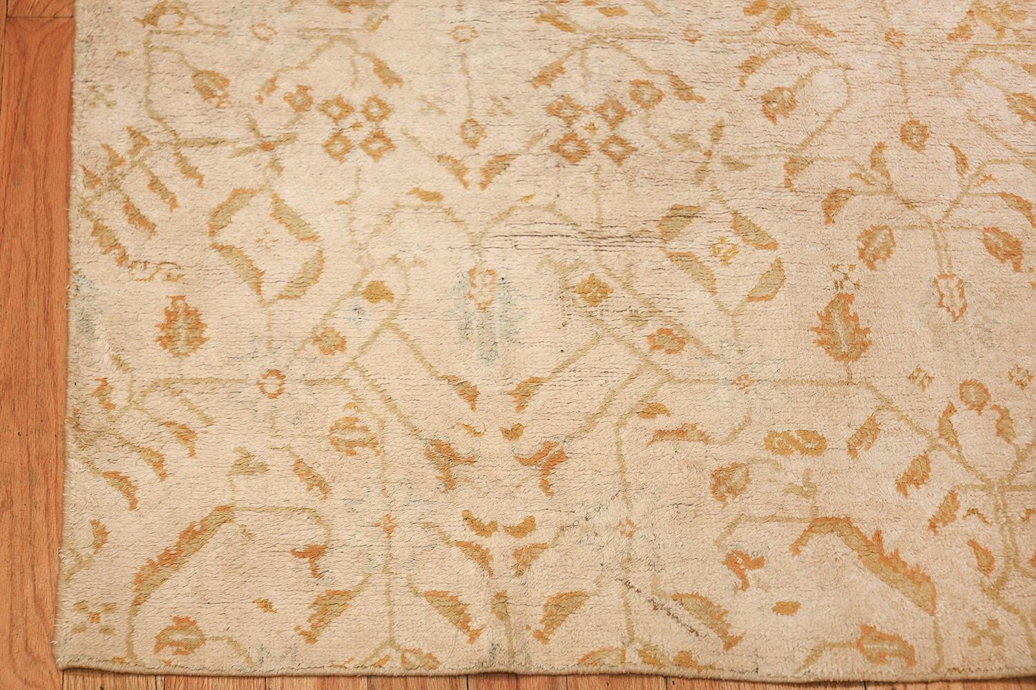 Long and Narrow Luxurious Ivory Indian Agra Antique Runner Rug 4'6