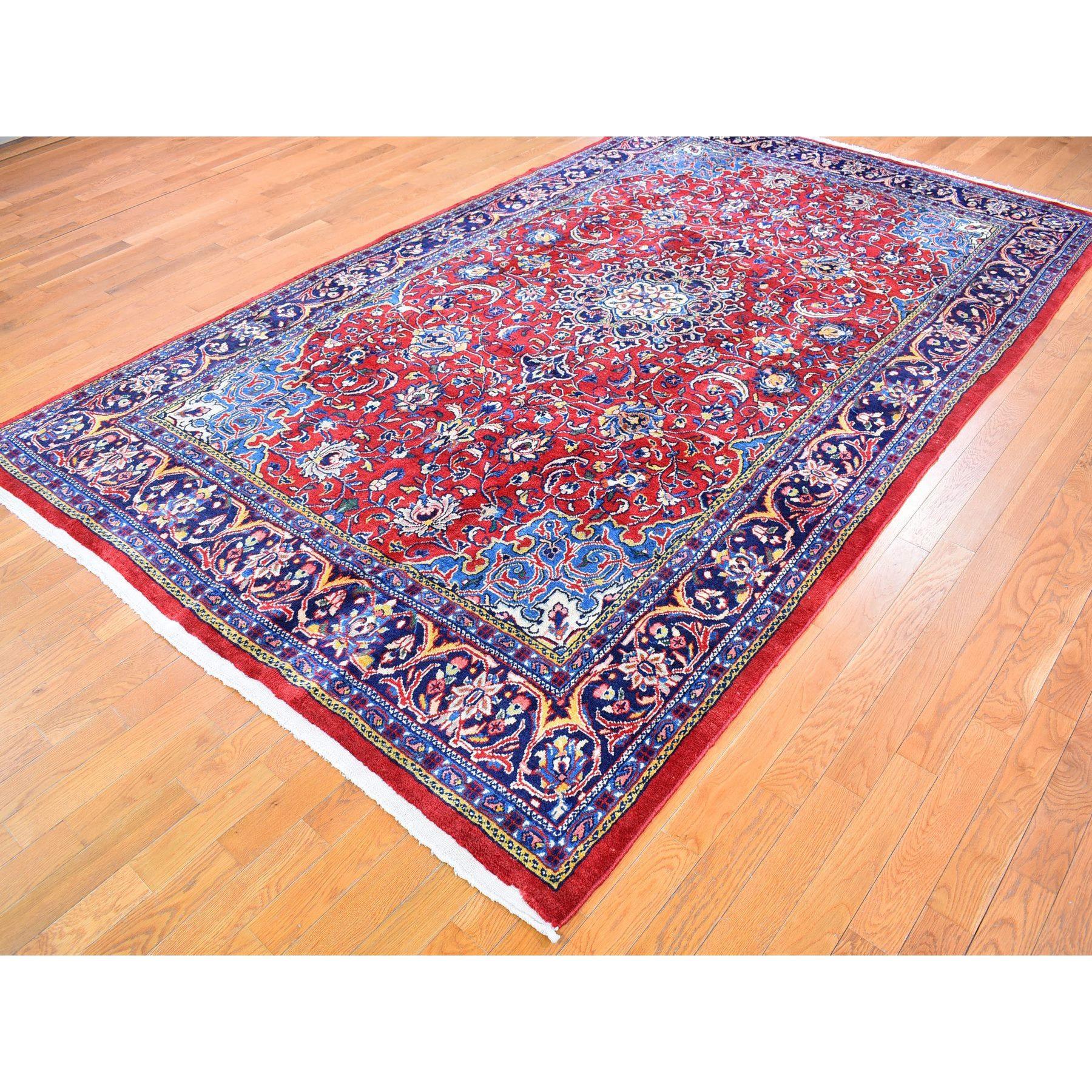 Langer und schmaler persischer Kashan-Teppich aus dicker und plüschiger Wolle, handgeknüpft (Kaschan) im Angebot