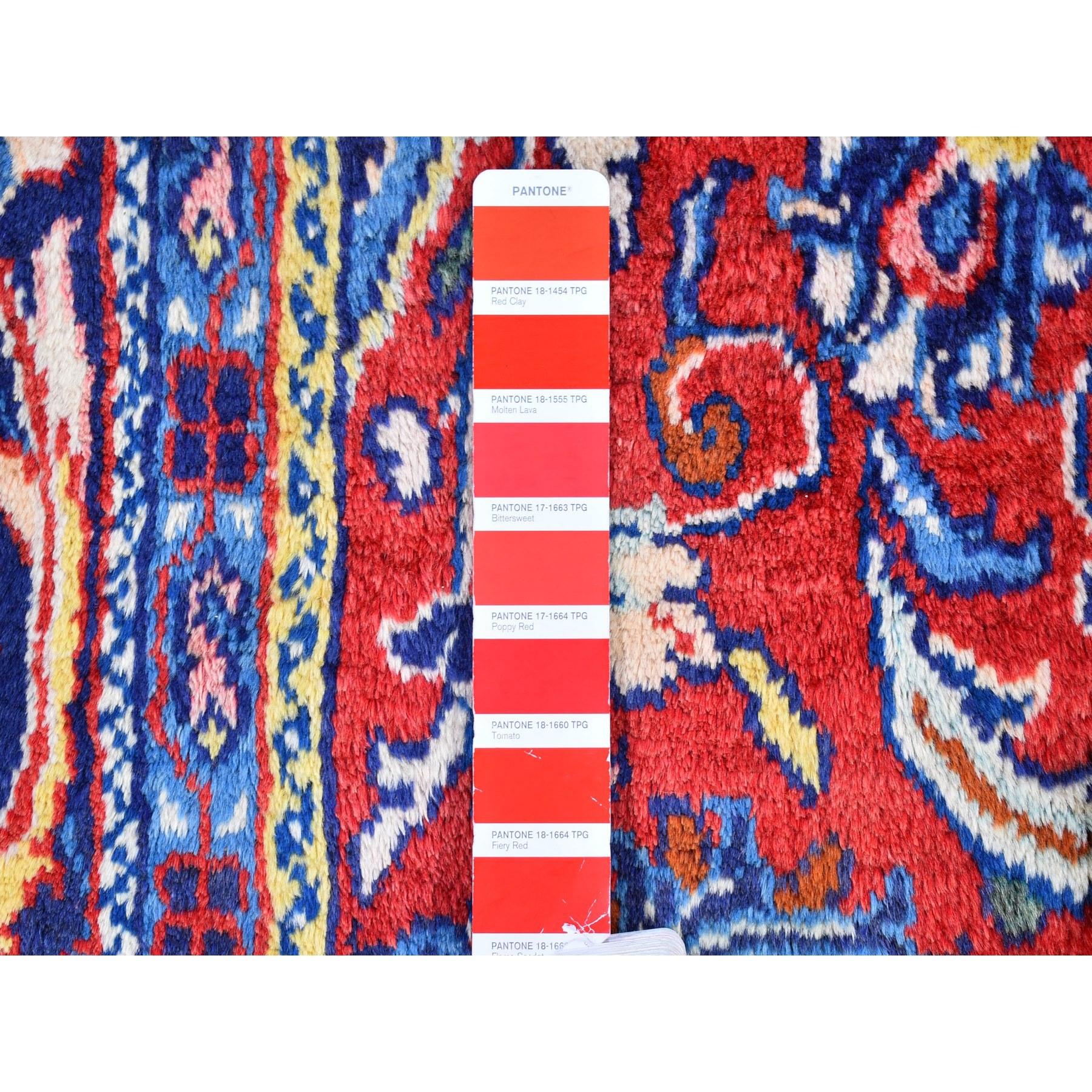 Langer und schmaler persischer Kashan-Teppich aus dicker und plüschiger Wolle, handgeknüpft (Ende des 20. Jahrhunderts) im Angebot