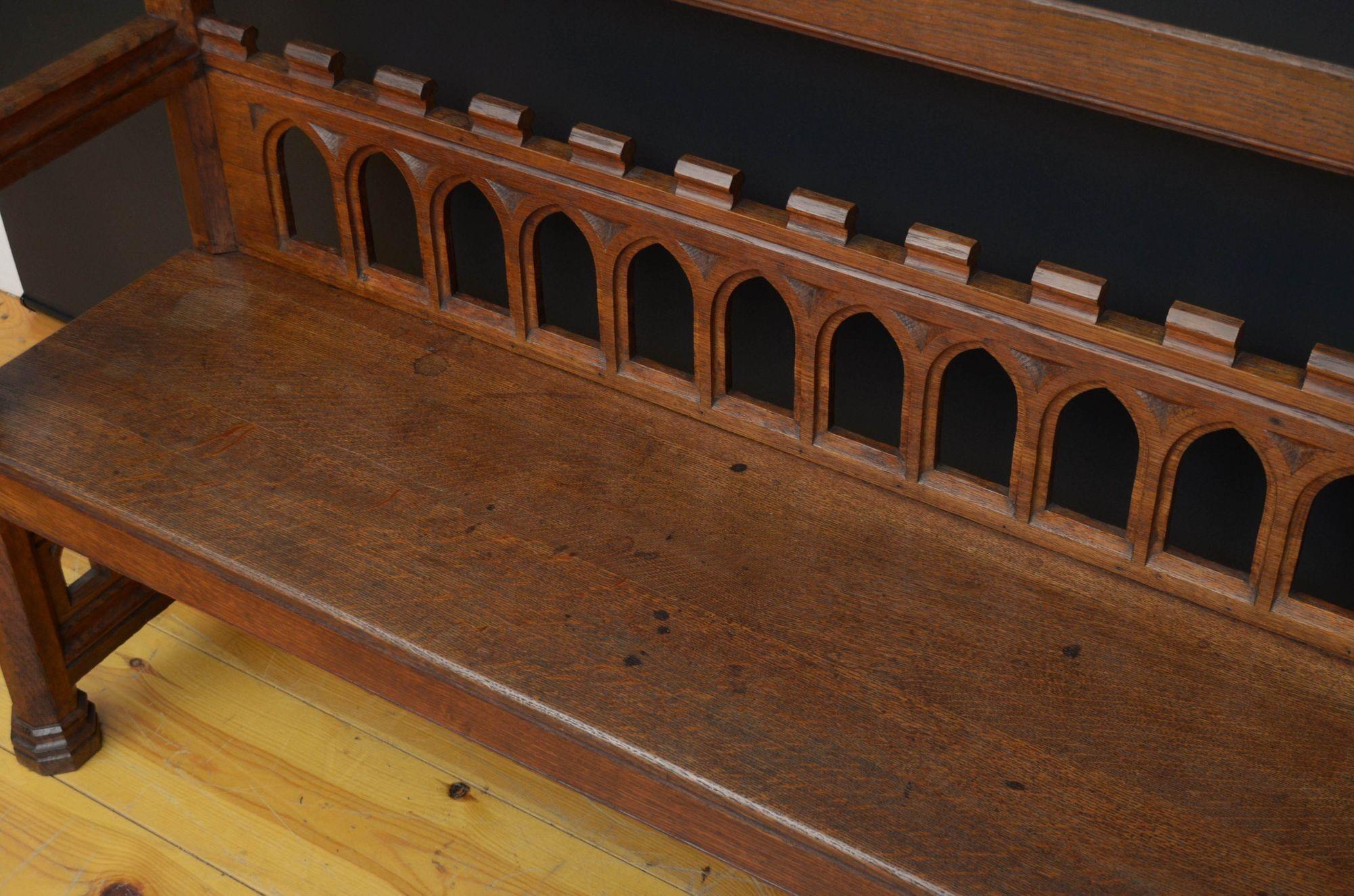 Long and Stylish Victorian Gothic Revival Hall Bench in Oak / Church Pew For Sale 7