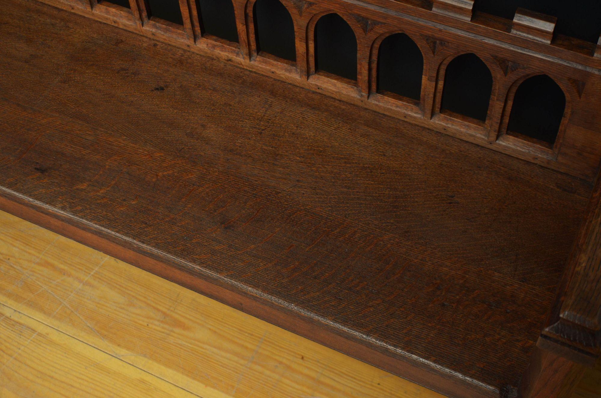 Long and Stylish Victorian Gothic Revival Hall Bench in Oak / Church Pew For Sale 9