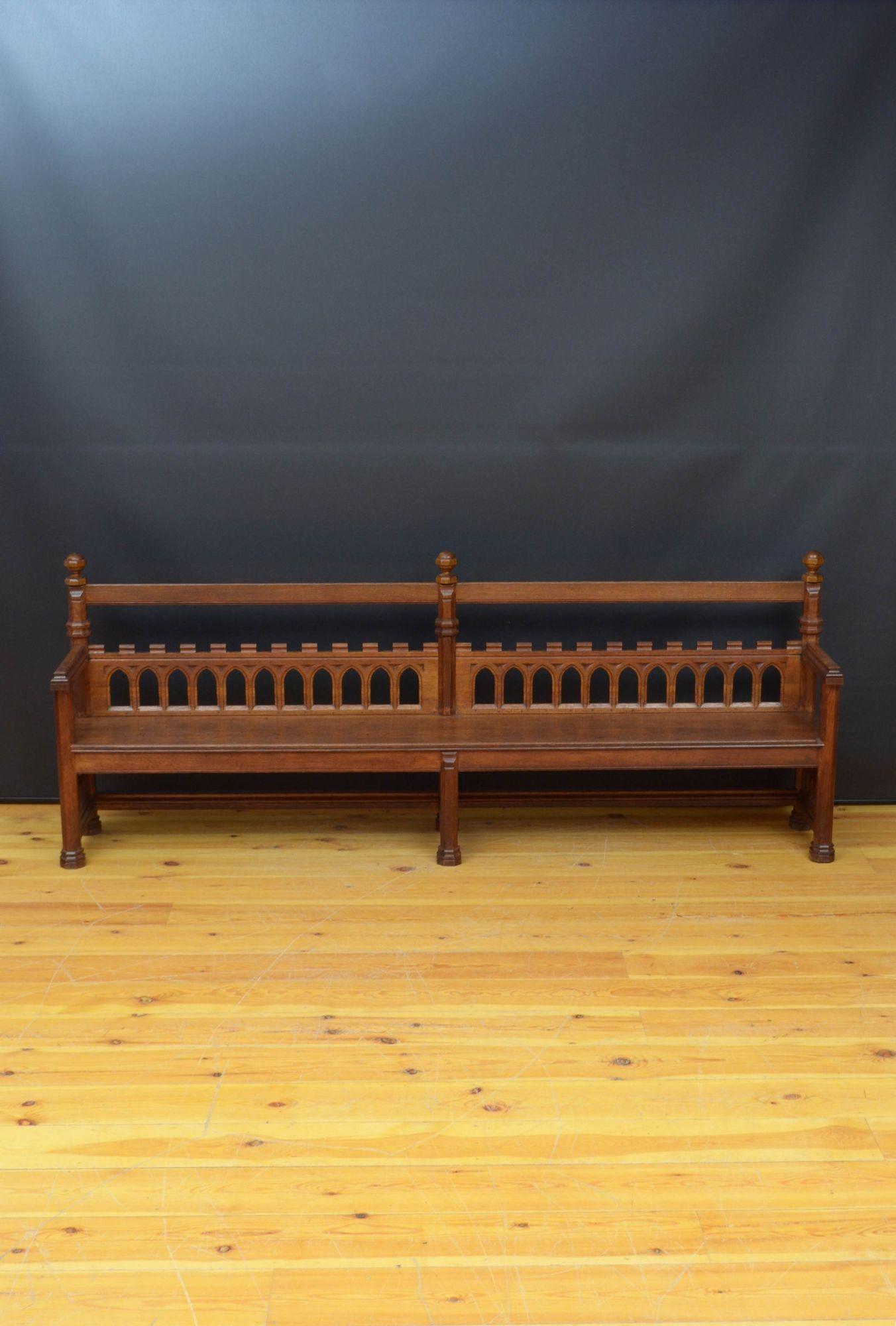 Long and Stylish Victorian Gothic Revival Hall Bench in Oak / Church Pew In Good Condition In Whaley Bridge, GB