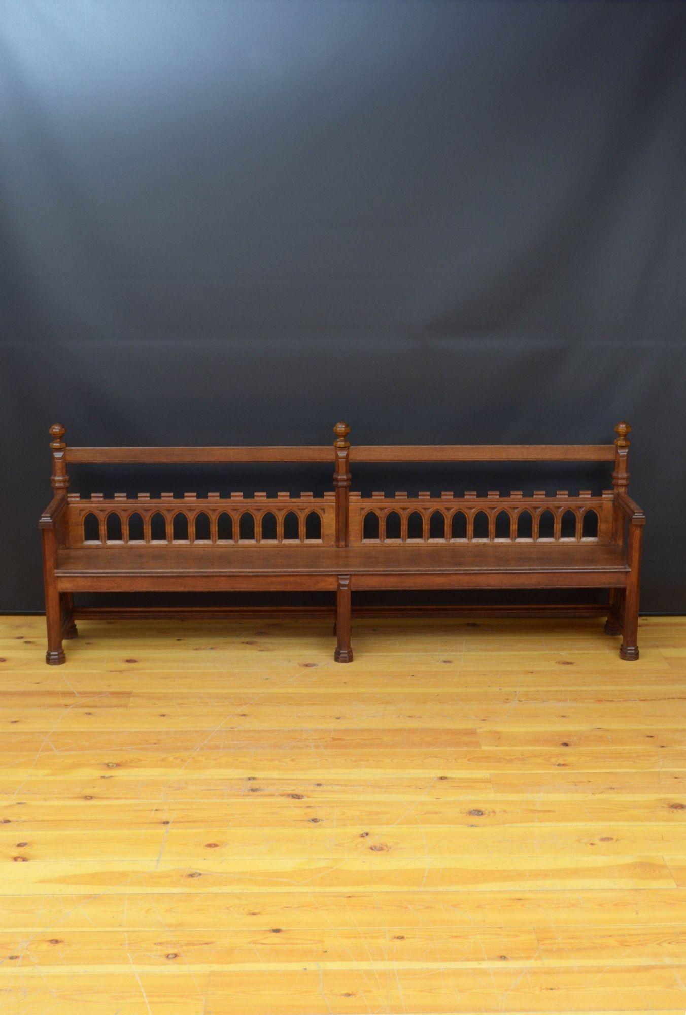 Long and Stylish Victorian Gothic Revival Hall Bench in Oak / Church Pew In Good Condition For Sale In Whaley Bridge, GB