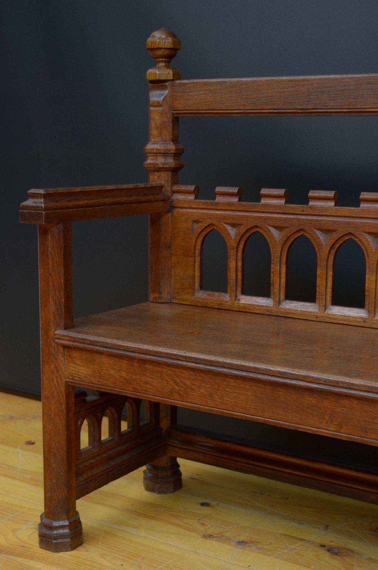 Long and Stylish Victorian Gothic Revival Hall Bench in Oak / Church Pew For Sale 3