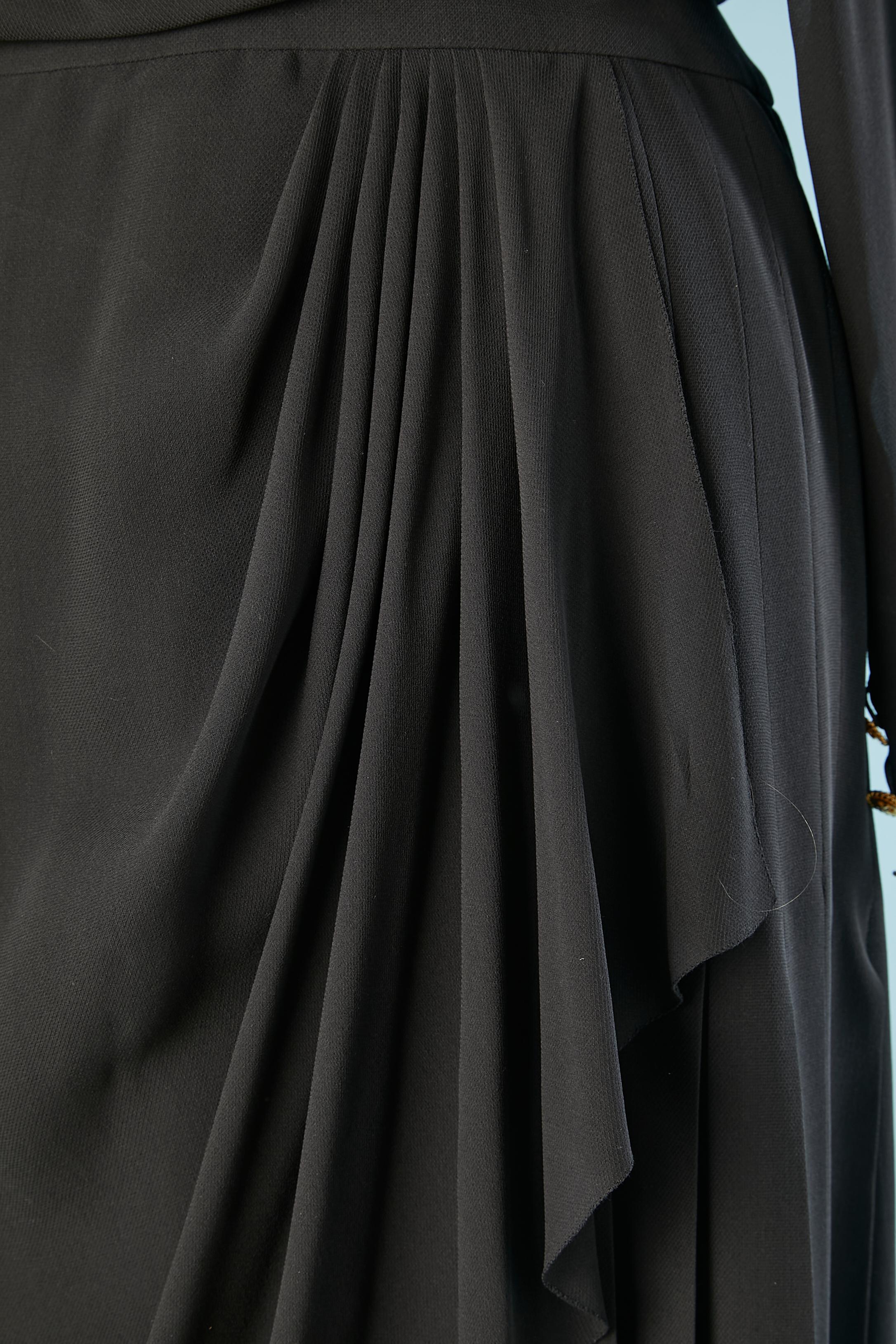 Noir Robe de soirée longue en mousseline de soie anthracite enveloppée et plissée Chanel Boutique  en vente