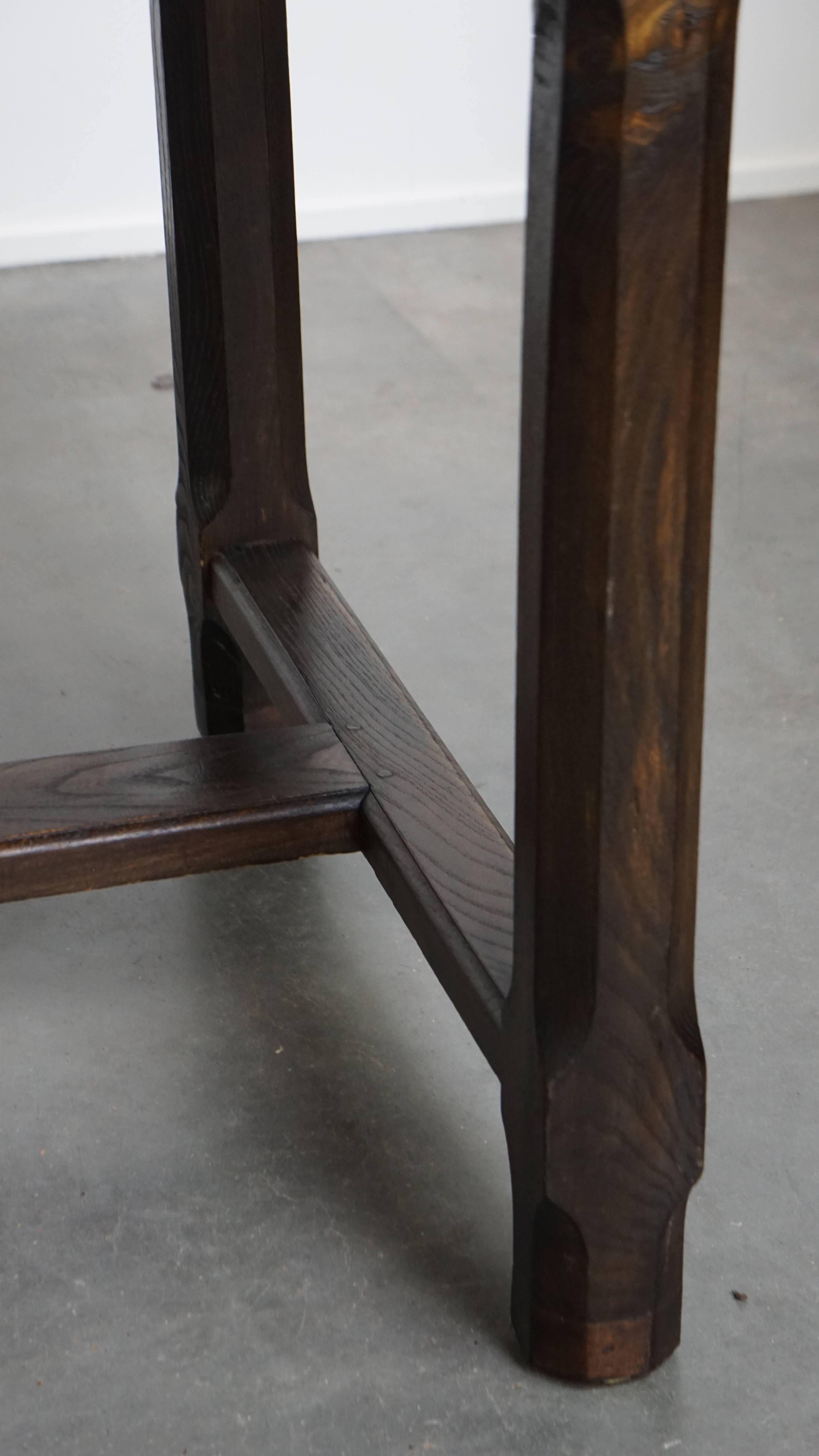 Longue table de salle à manger ancienne en orme anglais du début du 19e siècle en vente 9