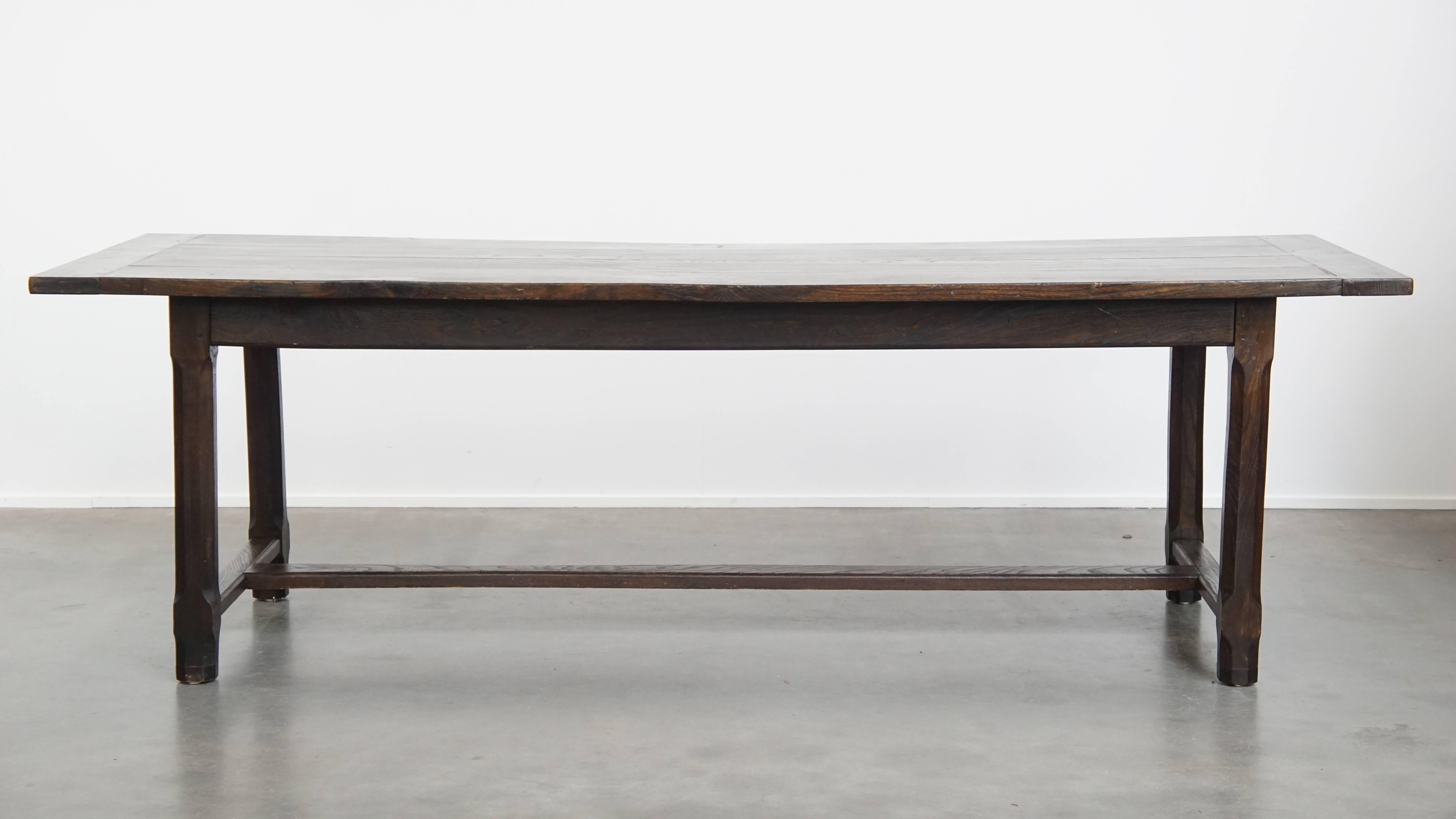 Longue table de salle à manger ancienne en orme anglais du début du 19e siècle Bon état - En vente à Harderwijk, NL