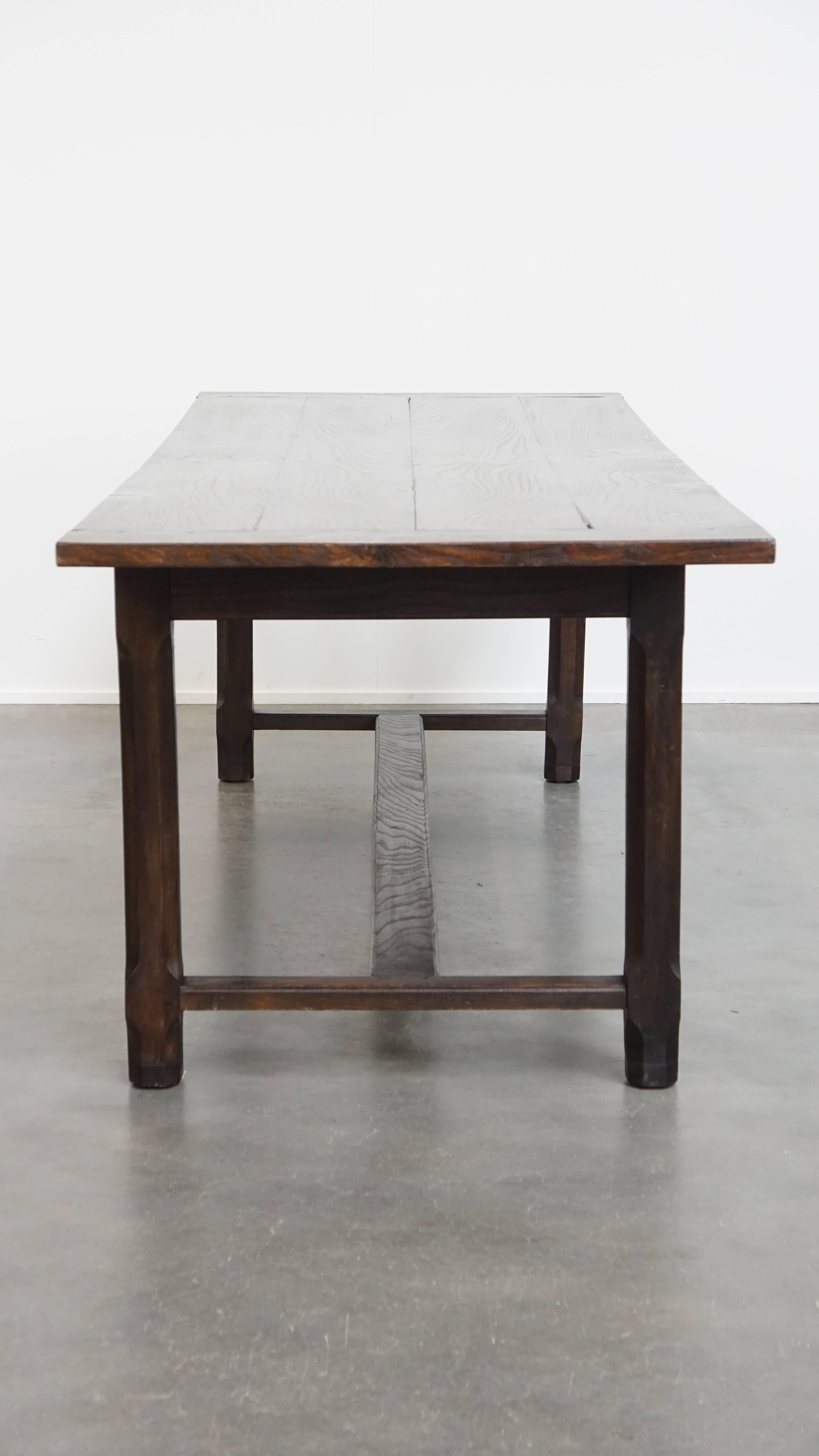 XIXe siècle Longue table de salle à manger ancienne en orme anglais du début du 19e siècle en vente