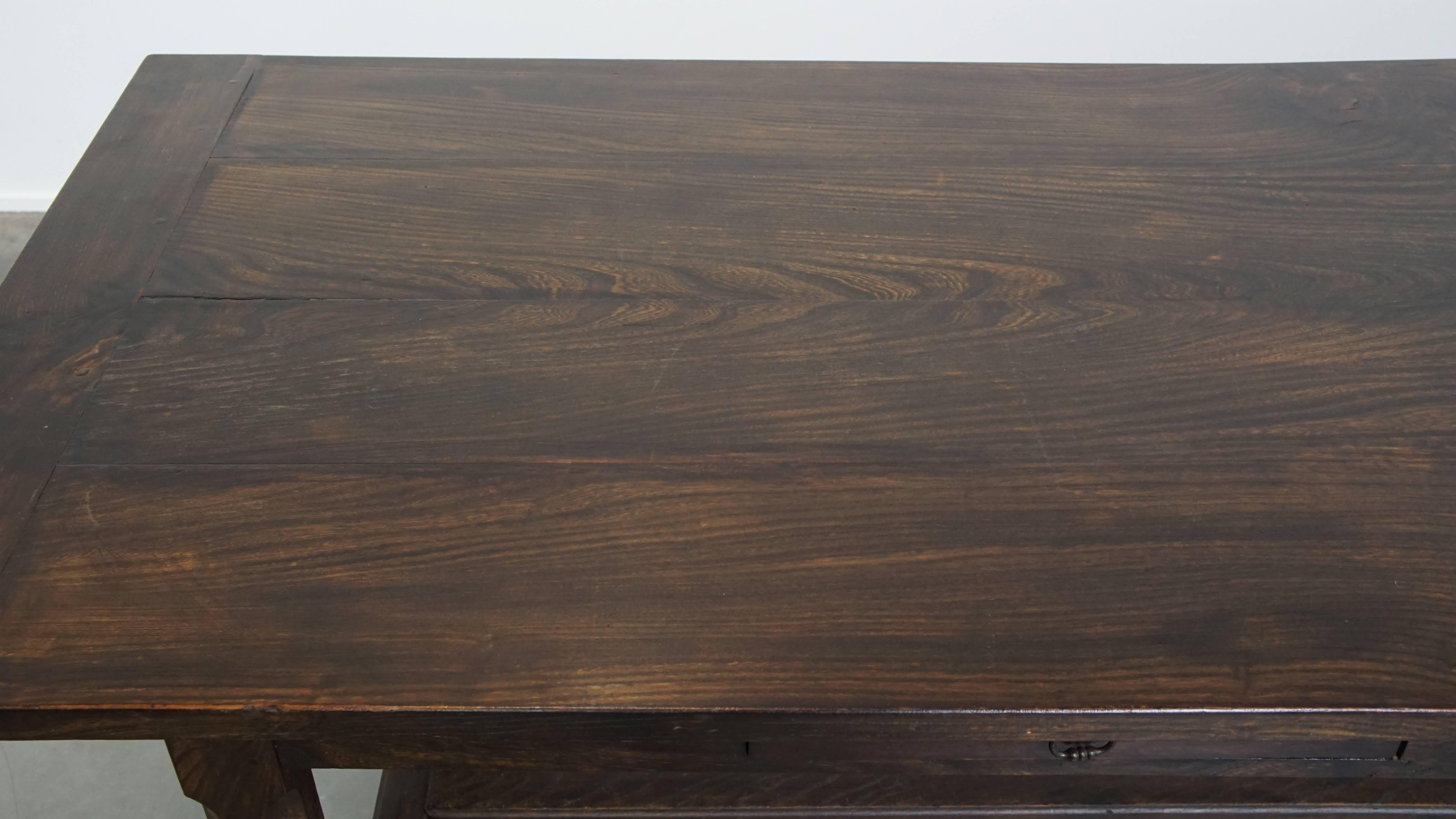 Bois Longue table de salle à manger ancienne en orme anglais du début du 19e siècle en vente