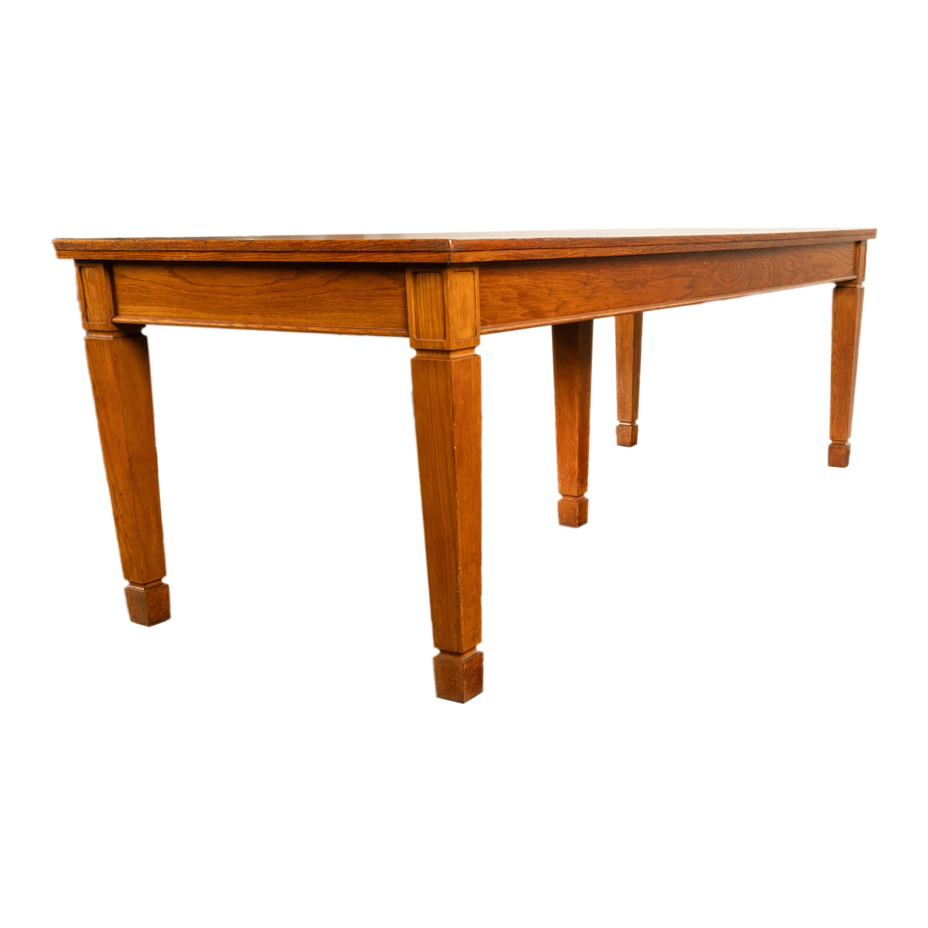 Inizio XX secolo Tavolo da pranzo lungo in Oak Arts & Crafts a cinque gambe per biblioteca 1900 in vendita