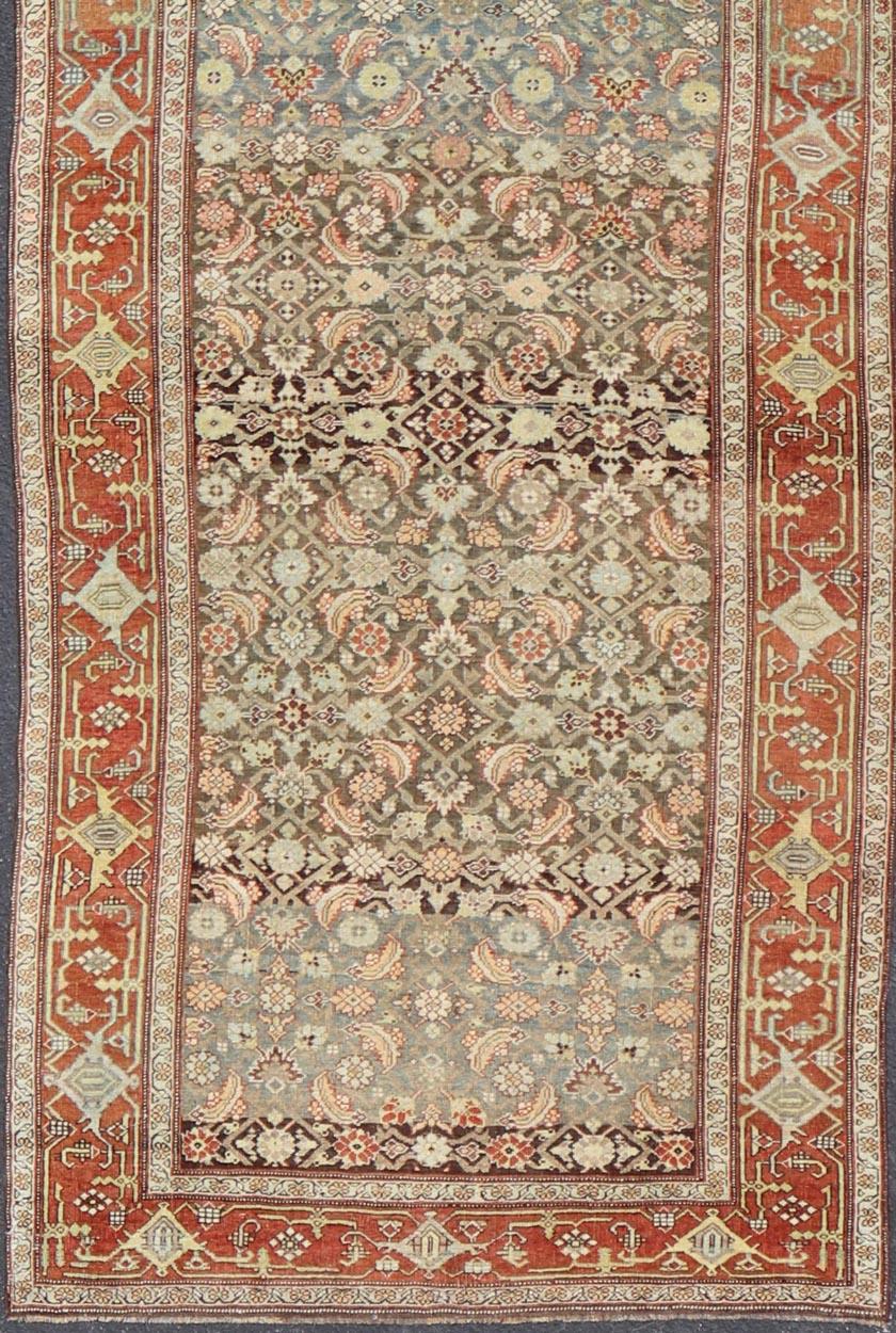 Perse Long tapis persan ancien Bidjar Gallery avec design Sub/One en vente