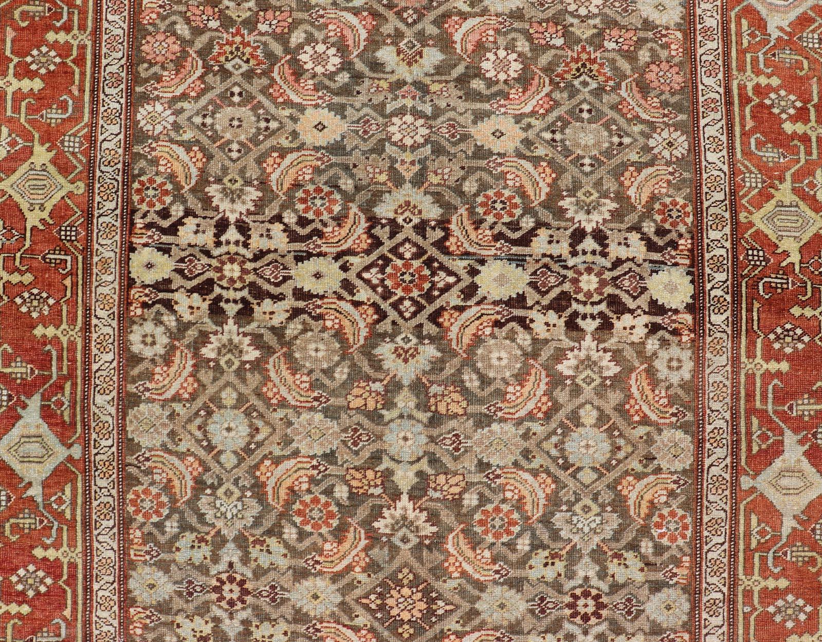 Long tapis persan ancien Bidjar Gallery avec design Sub/One en vente 1