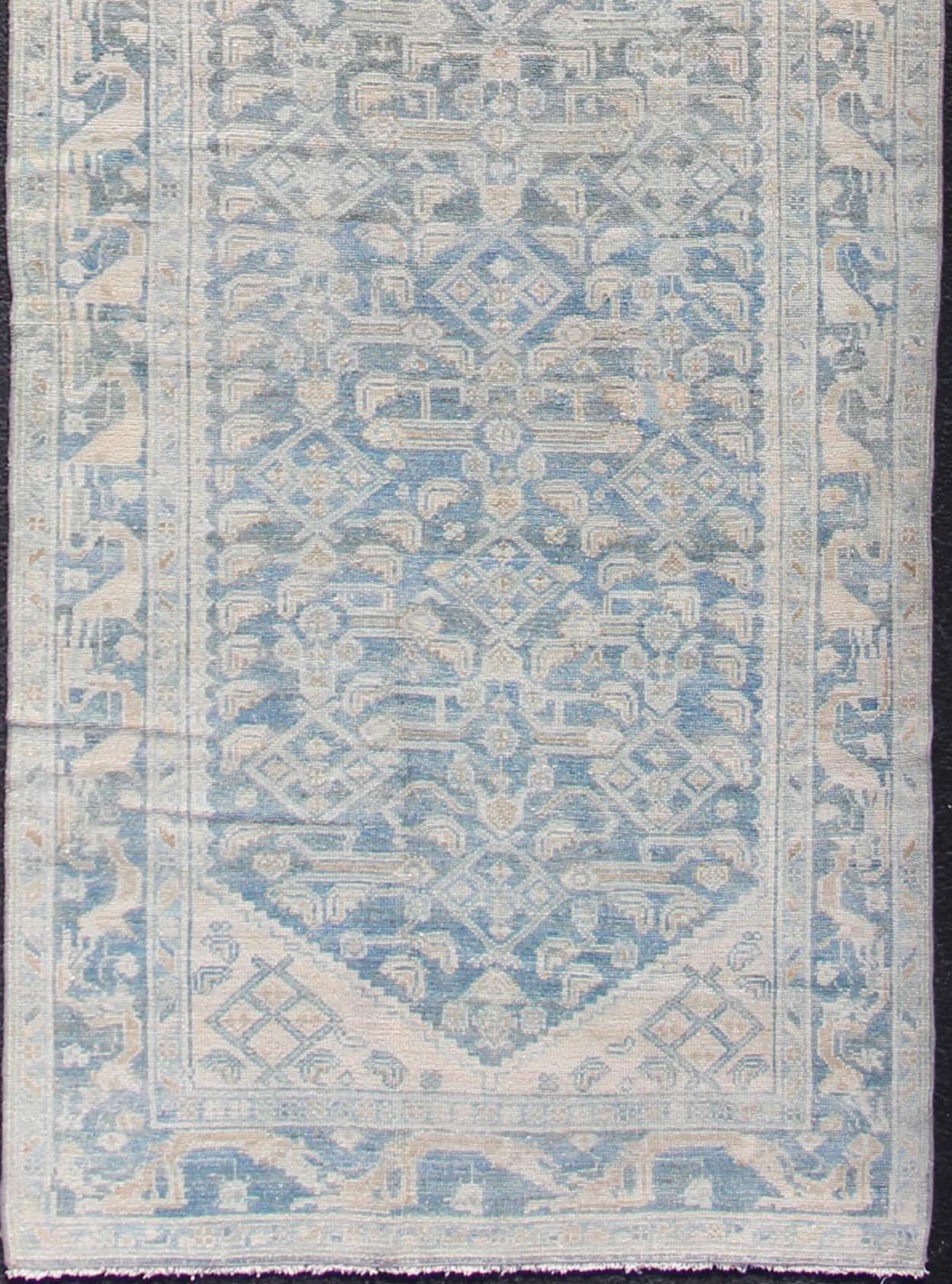 Langer antiker persischer Malayer-Läufer mit Herati-Muster in zartem Blau (Persisch) im Angebot