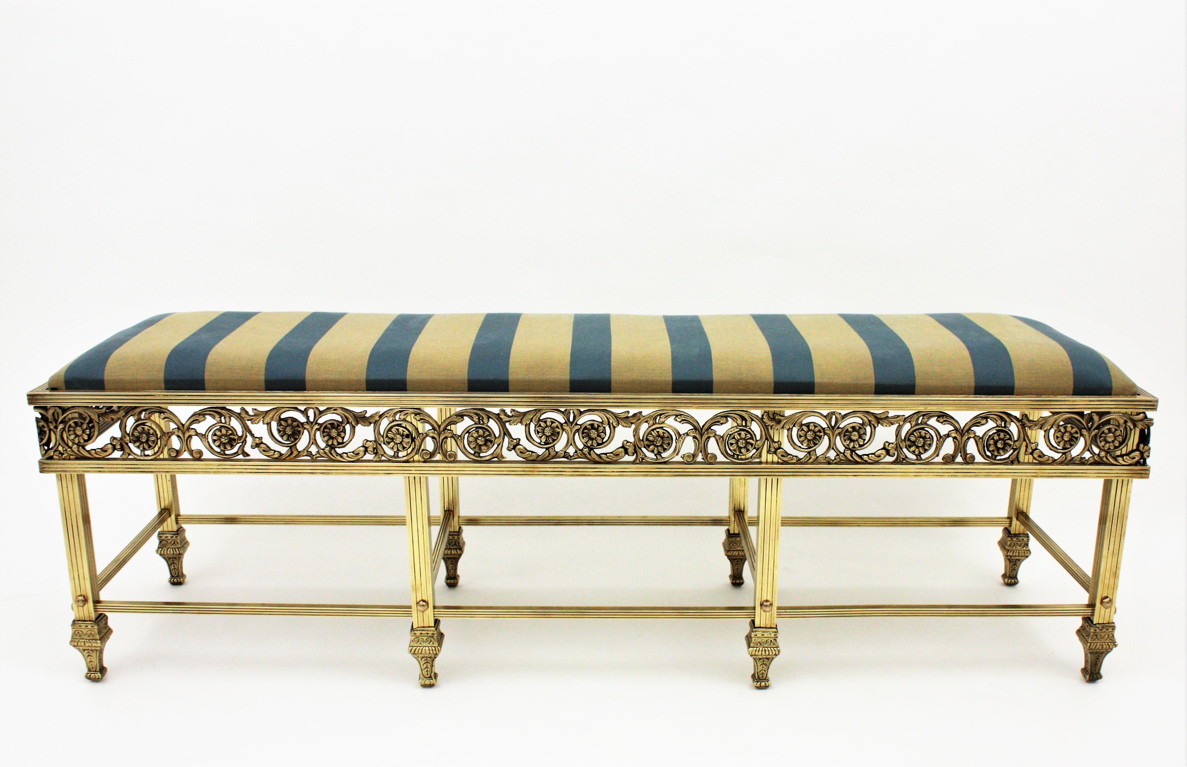 French Brass Long Bench Upholstered in Striped Silk Fabric, 1940s In Good Condition For Sale In Barcelona, ES