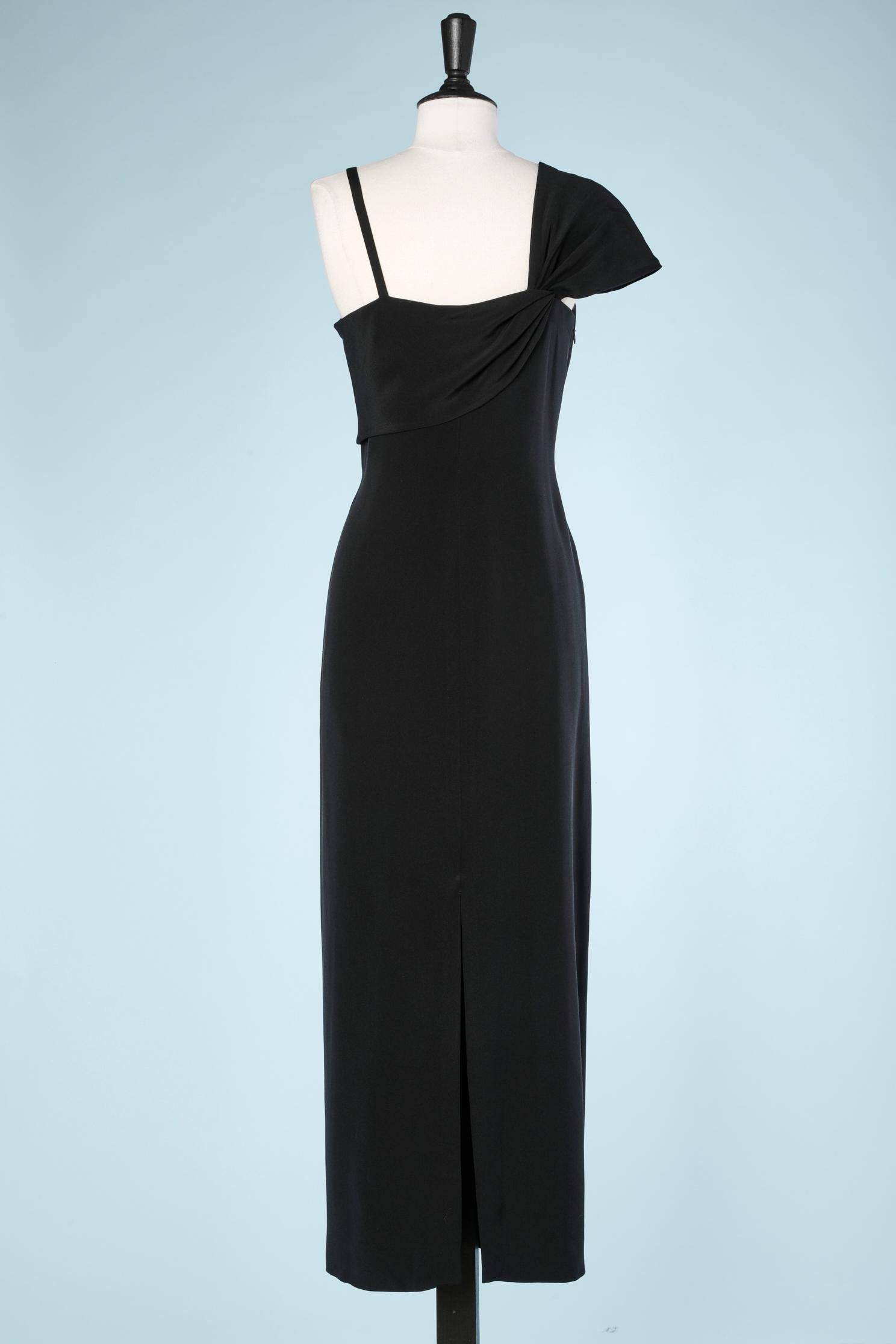 Robe longue asymétrique en crêpe noir Bill Blass Pour femmes en vente