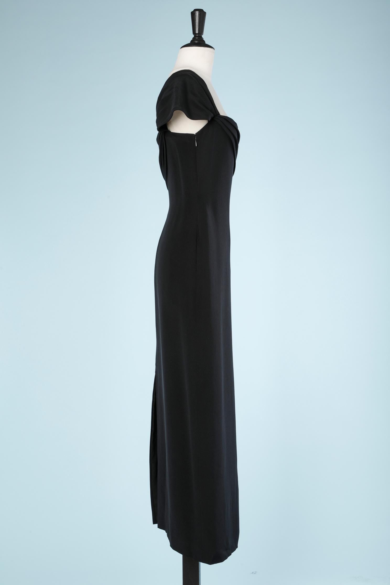 Robe longue asymétrique en crêpe noir Bill Blass en vente 1