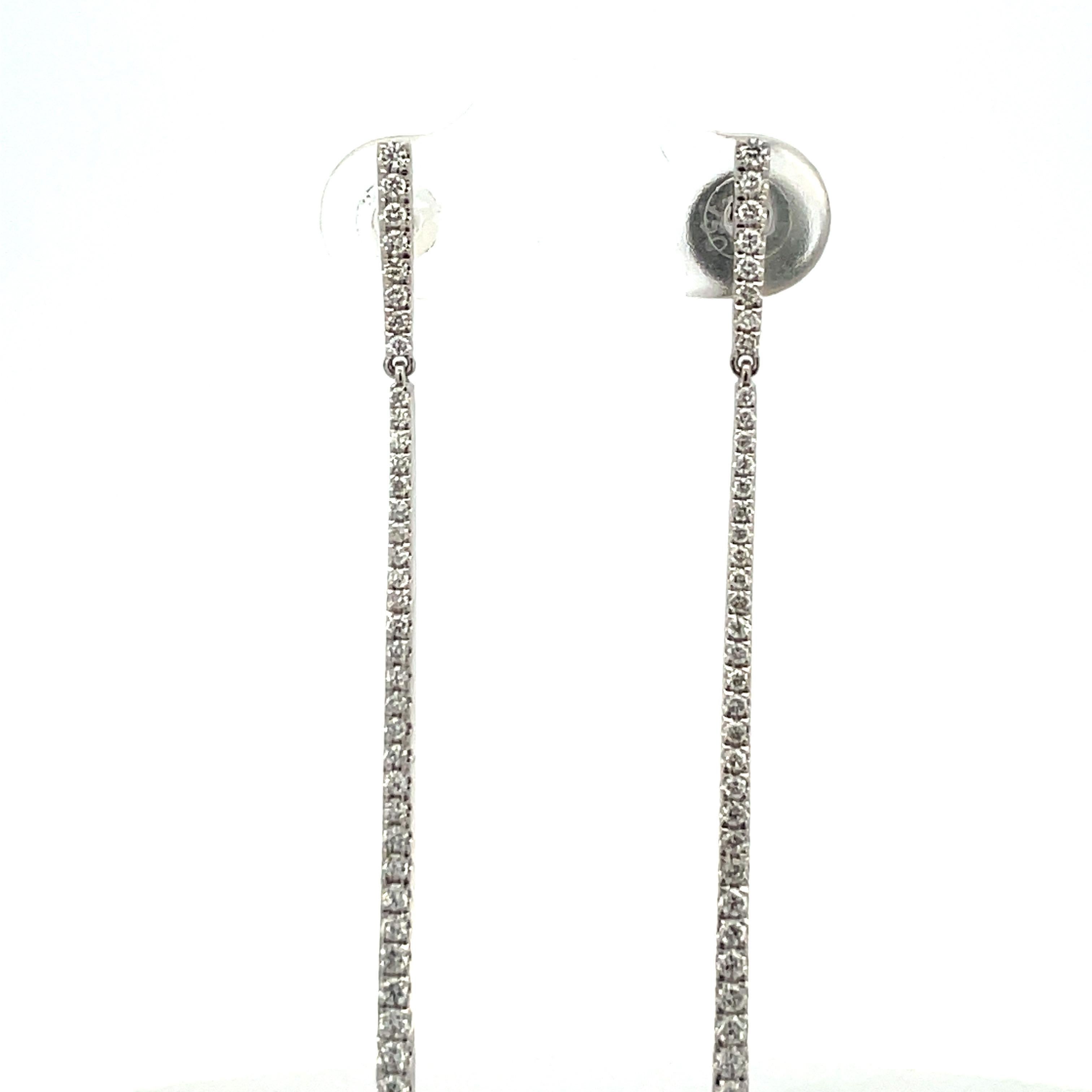 Round Cut Long Bar Motif Diamond Drop Earrings 0.97 Carats 18 Karat White Gold 3.8 Grams For Sale