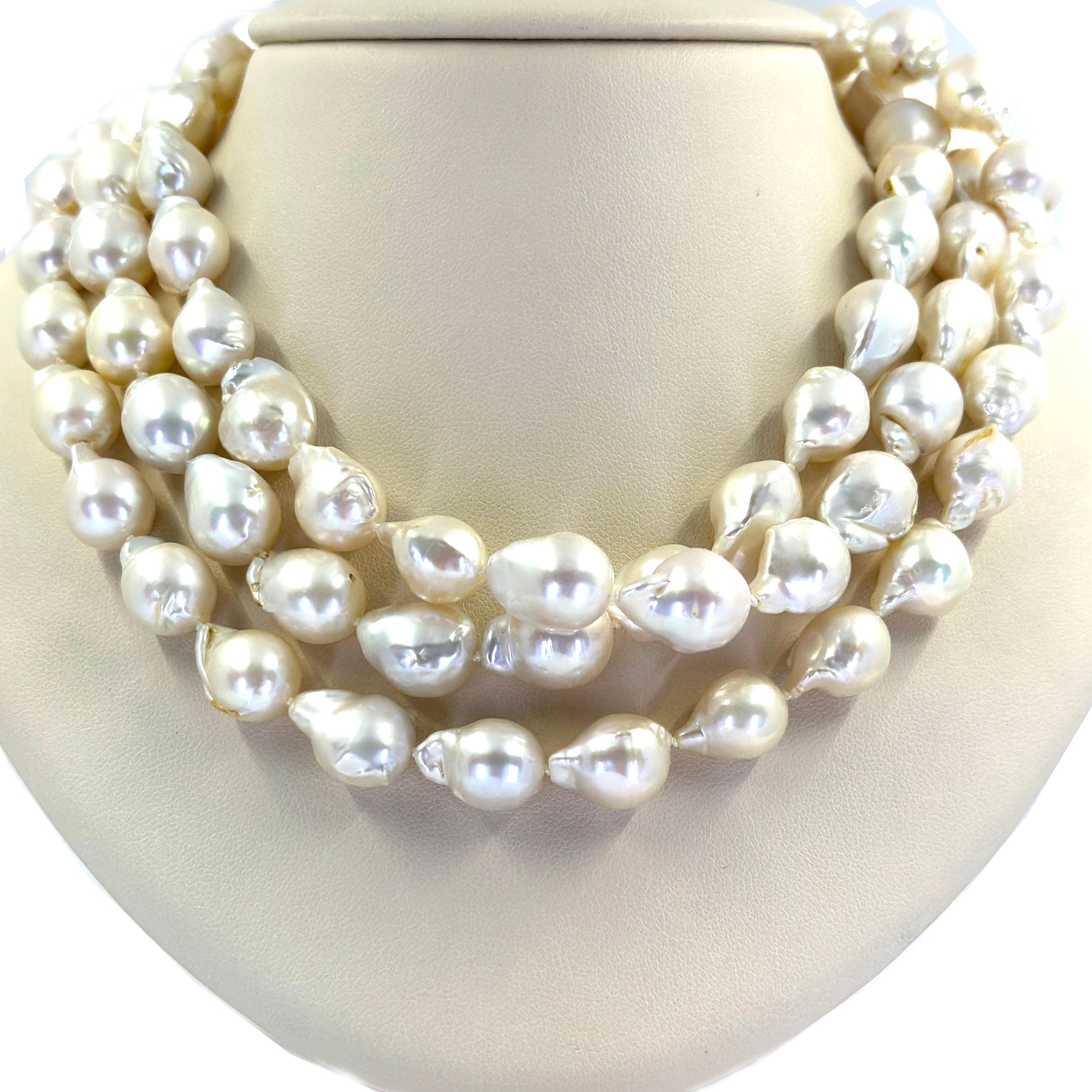 Long Baroque Pearl Necklace In Good Condition For Sale In Coral Gables, FL