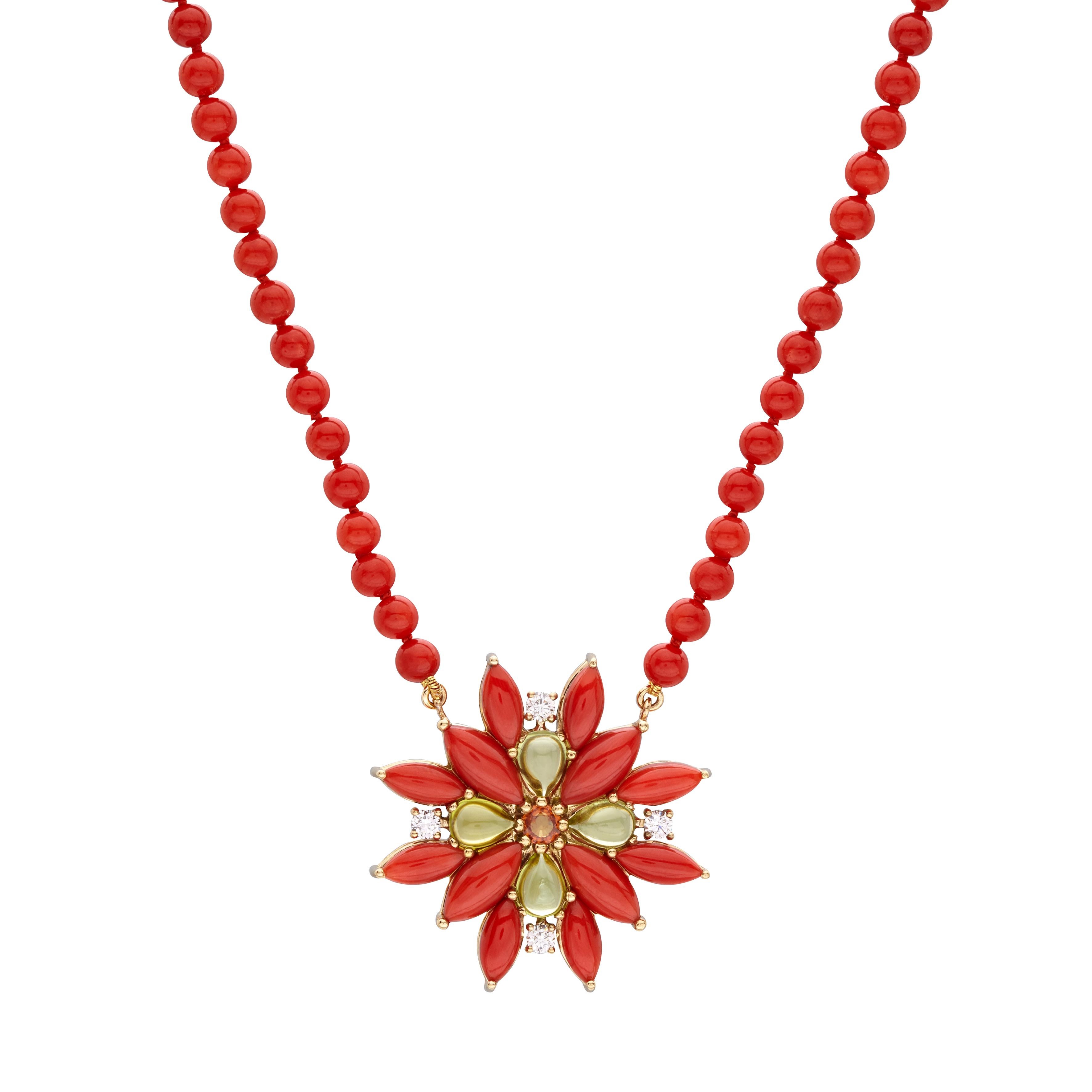 Collier long en or jaune 18 carats avec perles de corail rouge, grenat mandarin, péridot et diamants