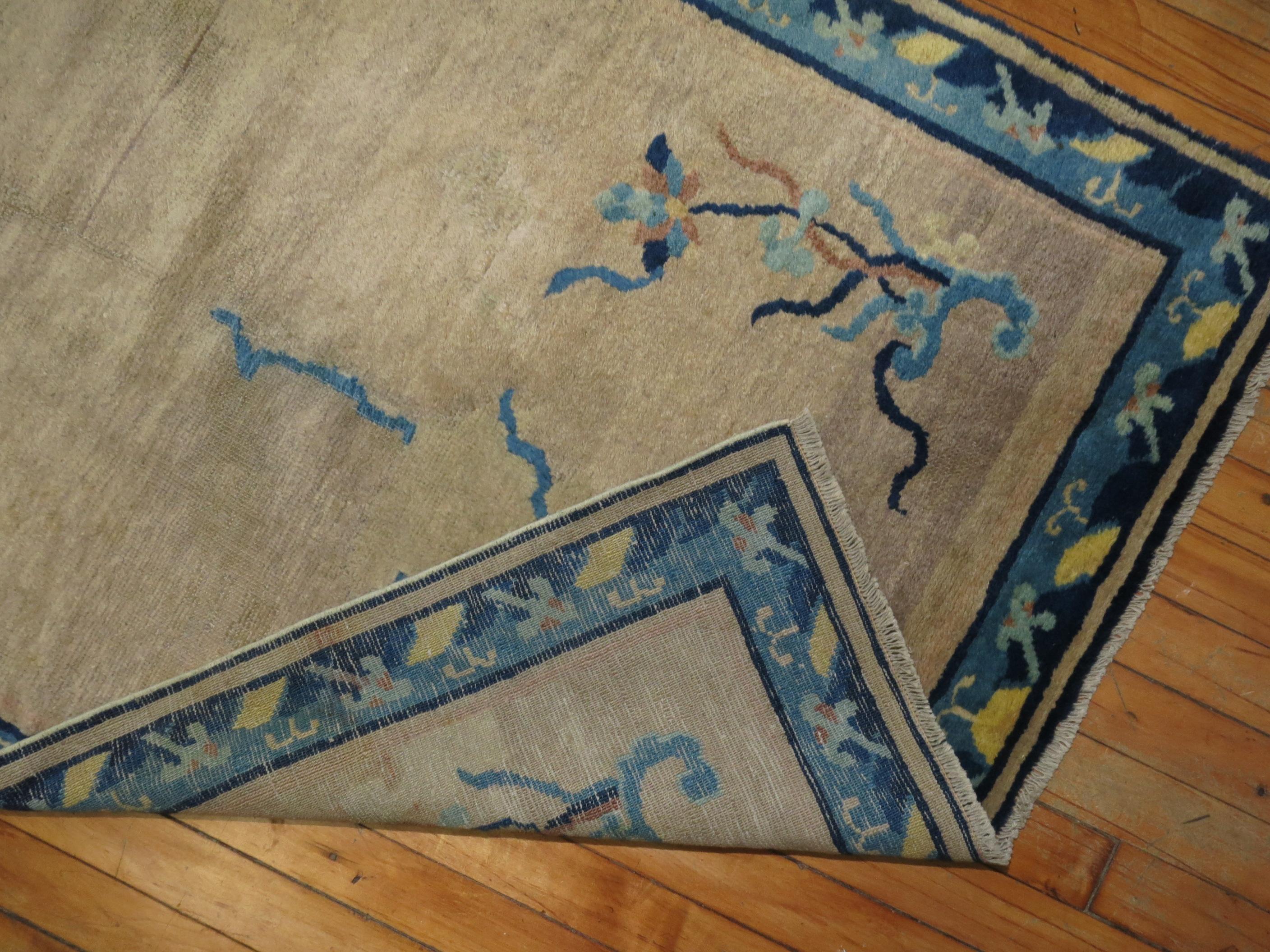 Long 1920s Chinese runner with a solid open field design with floral motifs in beige with a lovely floral border in navy and light blue. Excellent condition.

Measures: 3' x 19'3