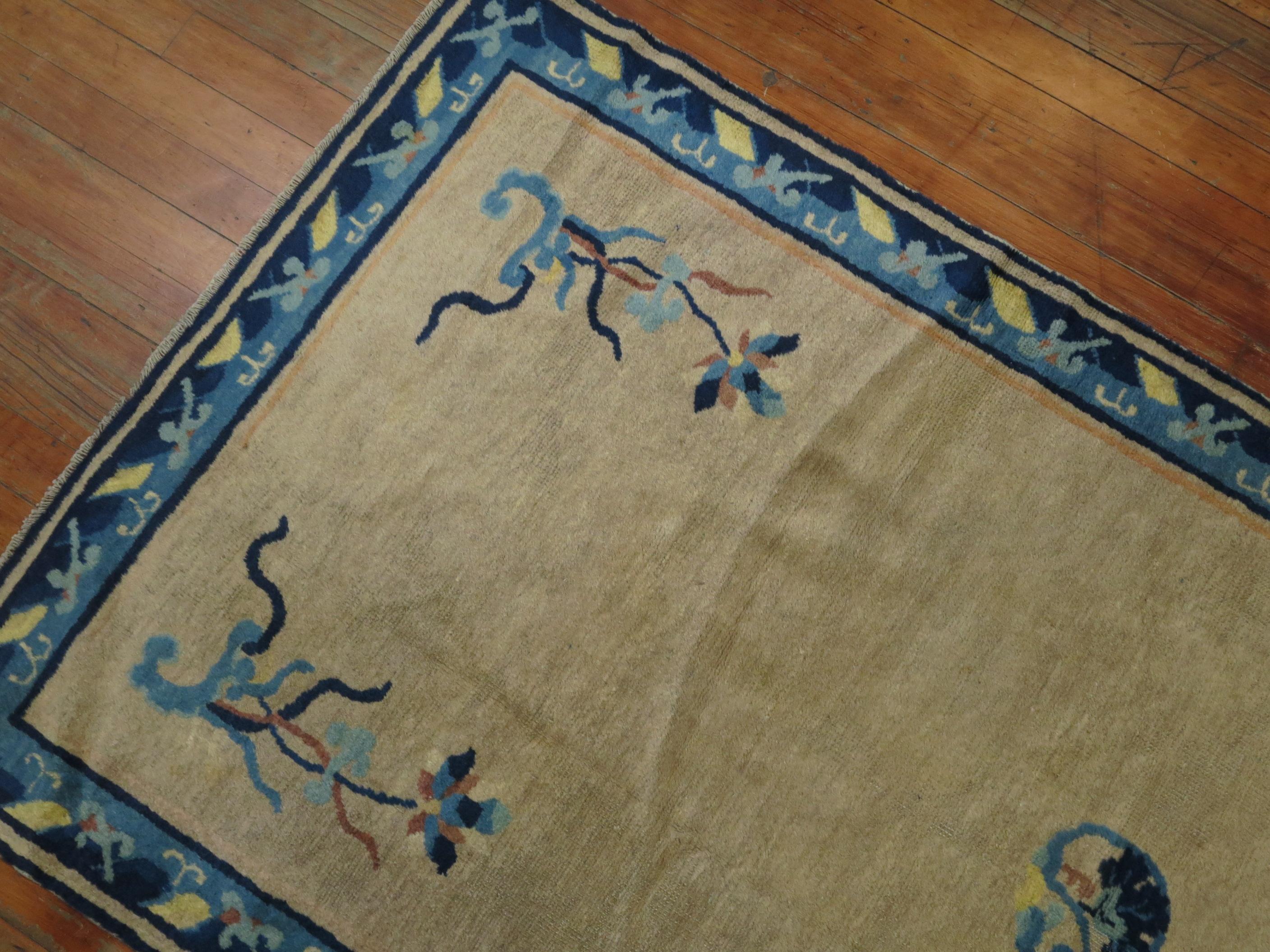Long Beige Blue Chinese Runner, Early-20th Century In Good Condition For Sale In New York, NY