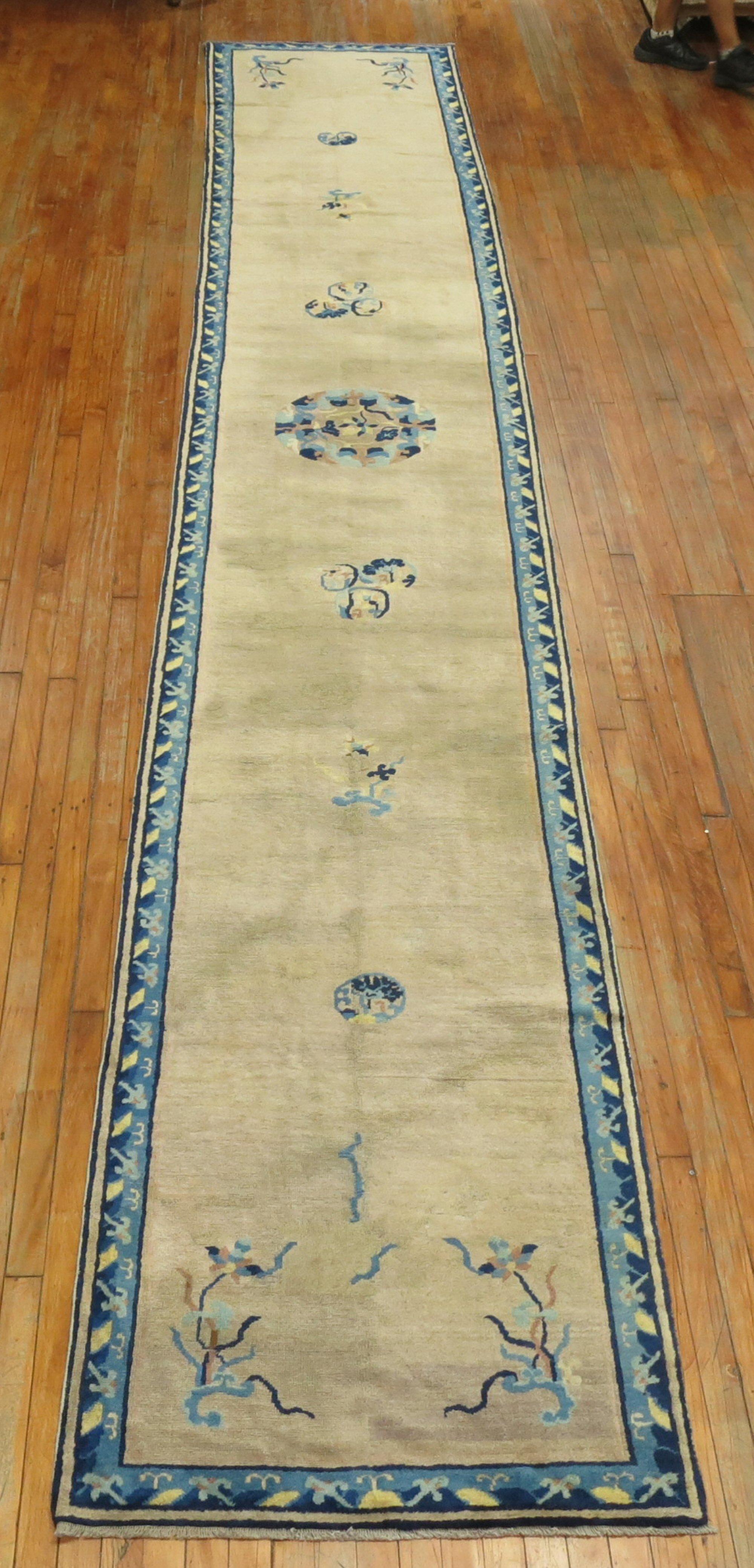 Long Beige Blue Chinese Runner, Early-20th Century For Sale 3