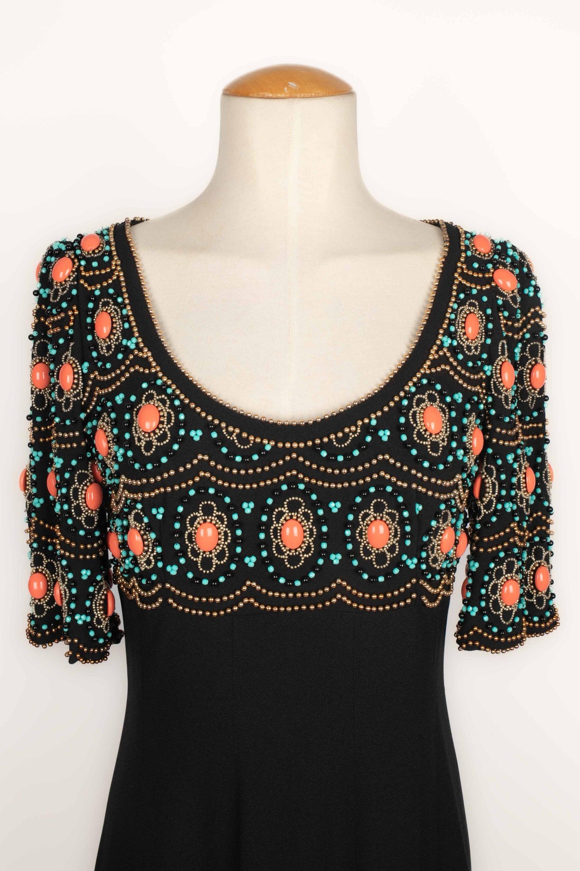 Robe longue en crêpe noir, 1965 Pour femmes en vente