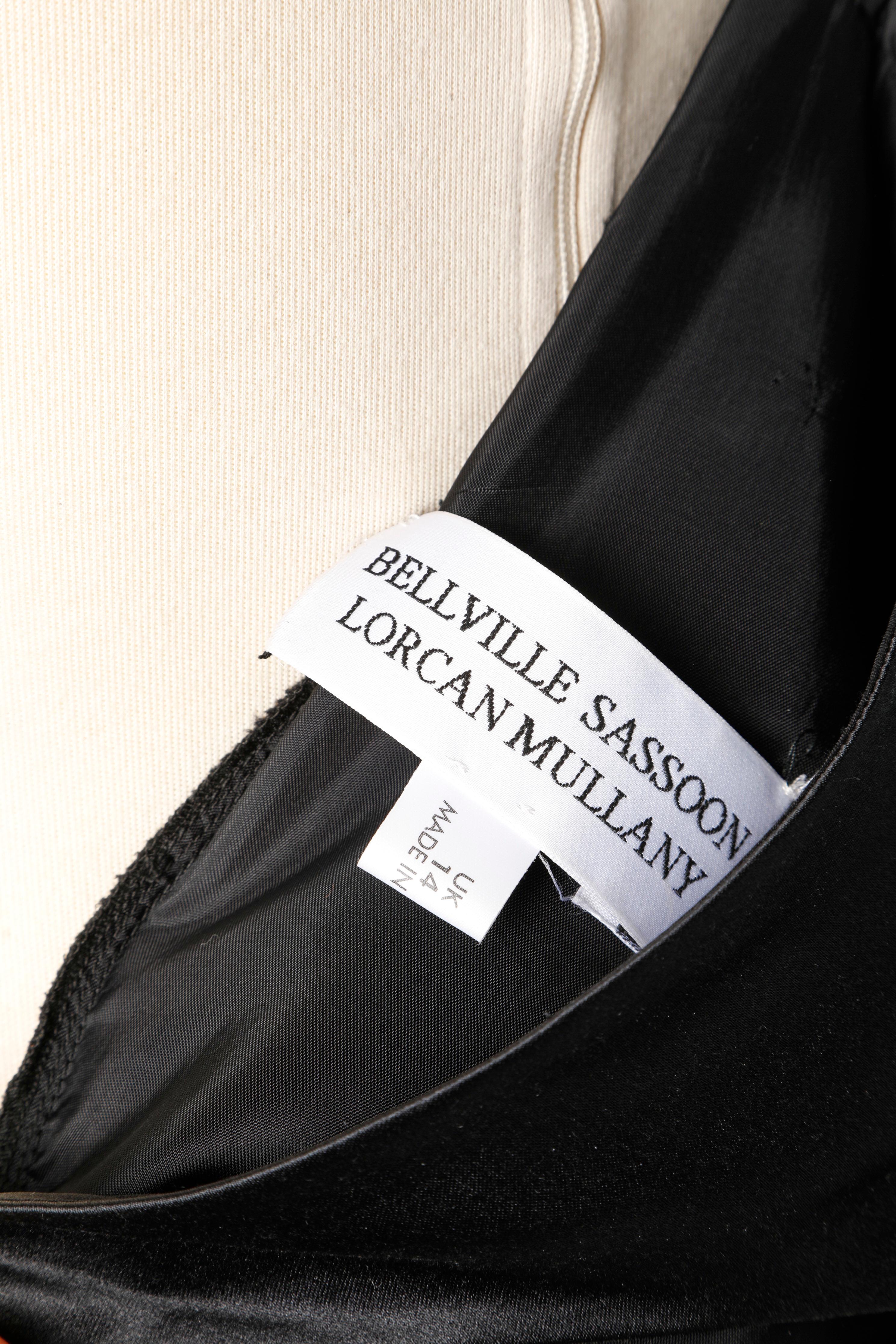 Langes schwarzes Abendkleid aus Satin Bellville Sassoon / Lorcan Mullany 2