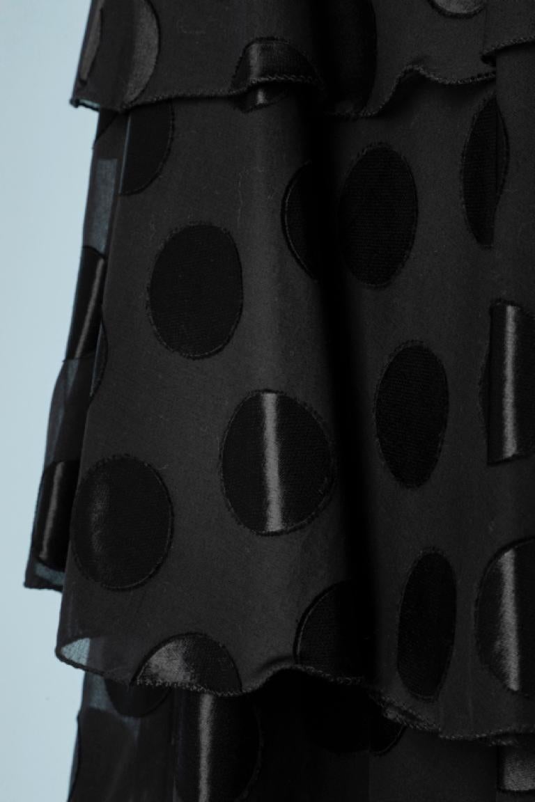 Lange schwarze geschichtete Seide mit Ton-auf-Ton- Tupfen in Satin Dior 2 NEU  (Schwarz) im Angebot