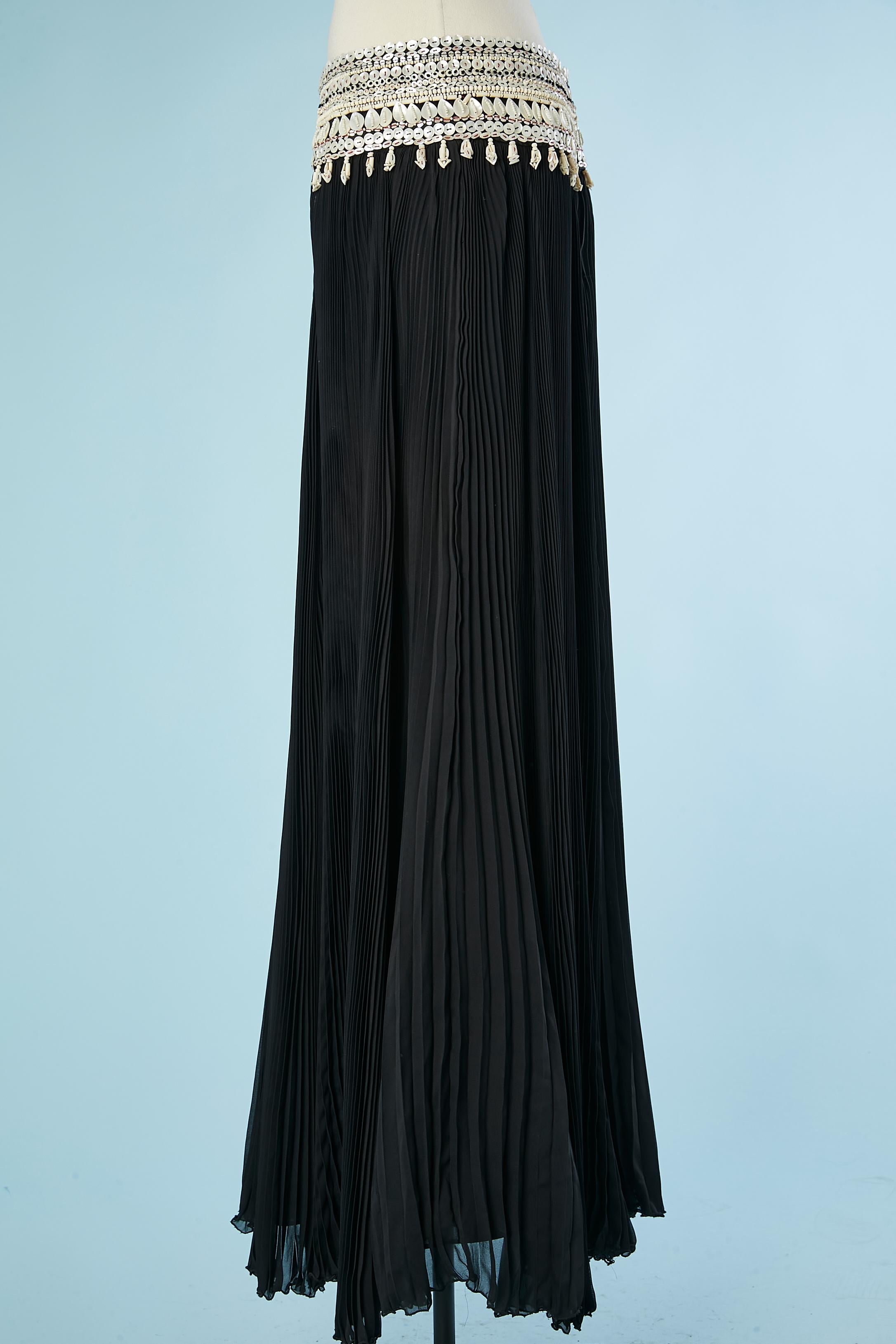 Long black pleated skirt with mother-of-shell buttons waist Alexander McQueen  In New Condition For Sale In Saint-Ouen-Sur-Seine, FR