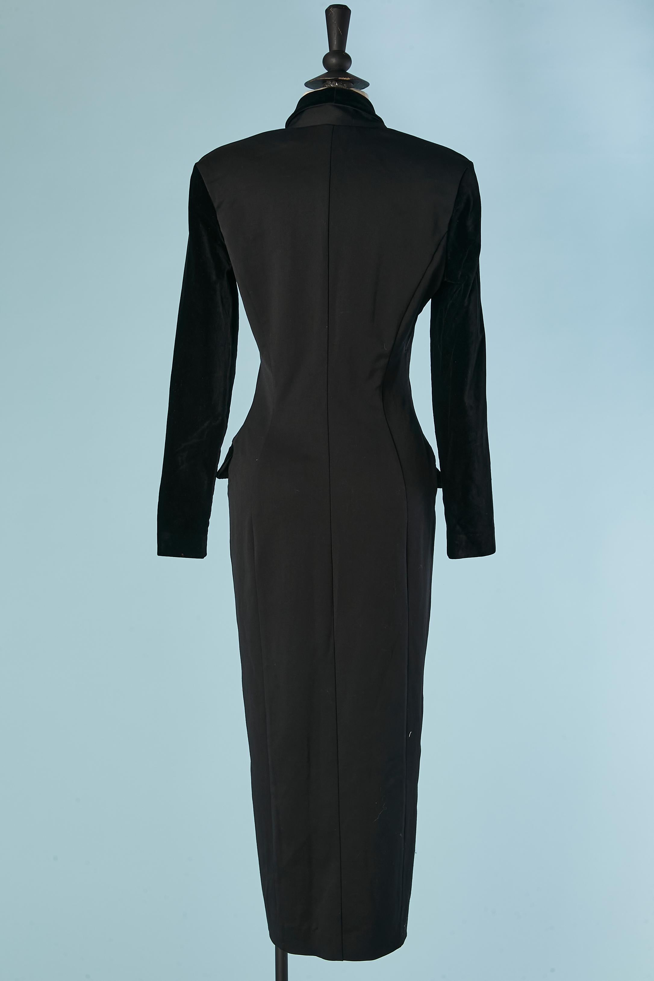 Langer schwarzer Wollmantel mit Samtärmel, Kragen und Taschenklappe CHANTAL THOMASS im Angebot 2